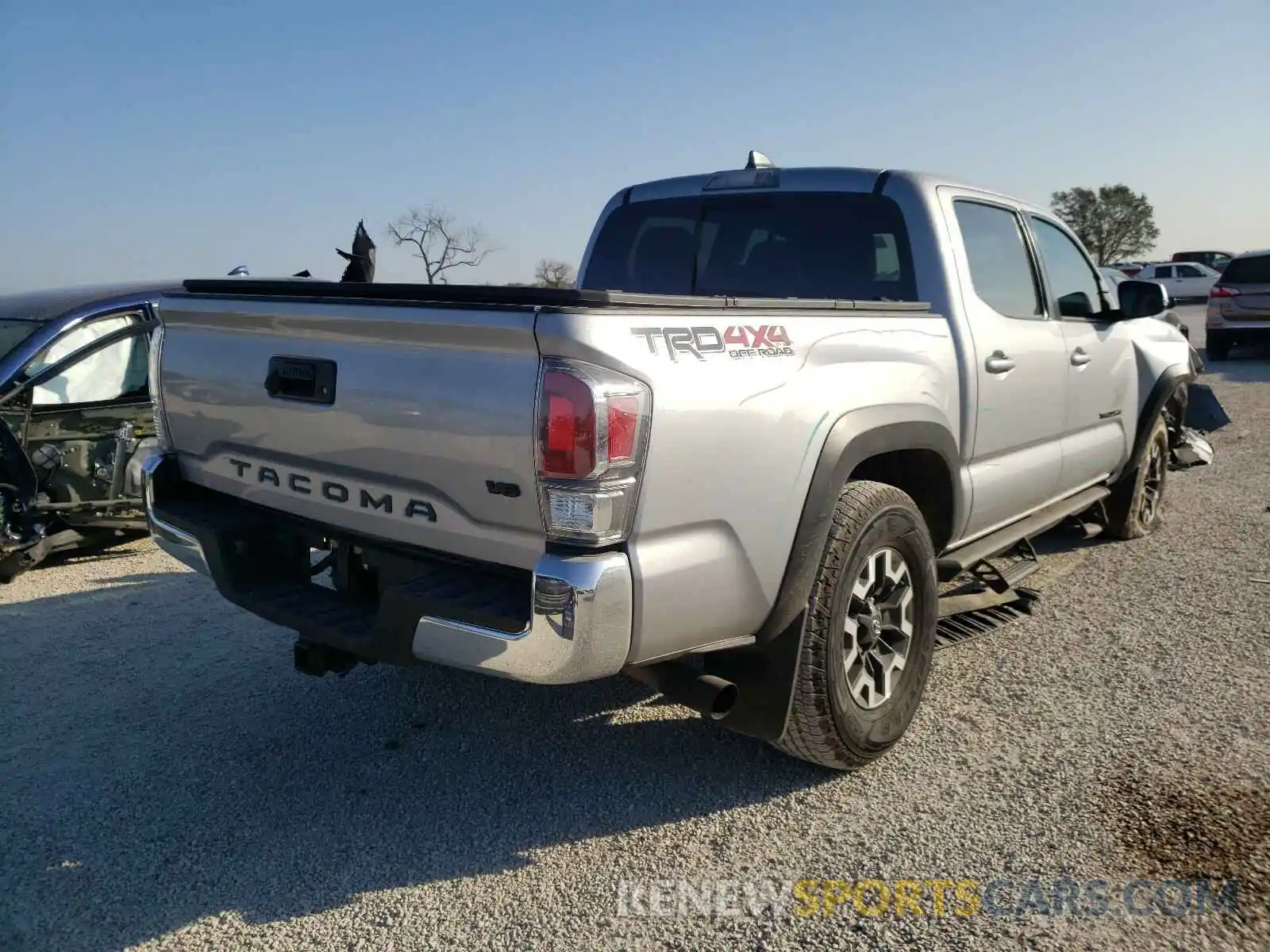 4 Photograph of a damaged car 3TMCZ5AN5LM326369 TOYOTA TACOMA 2020