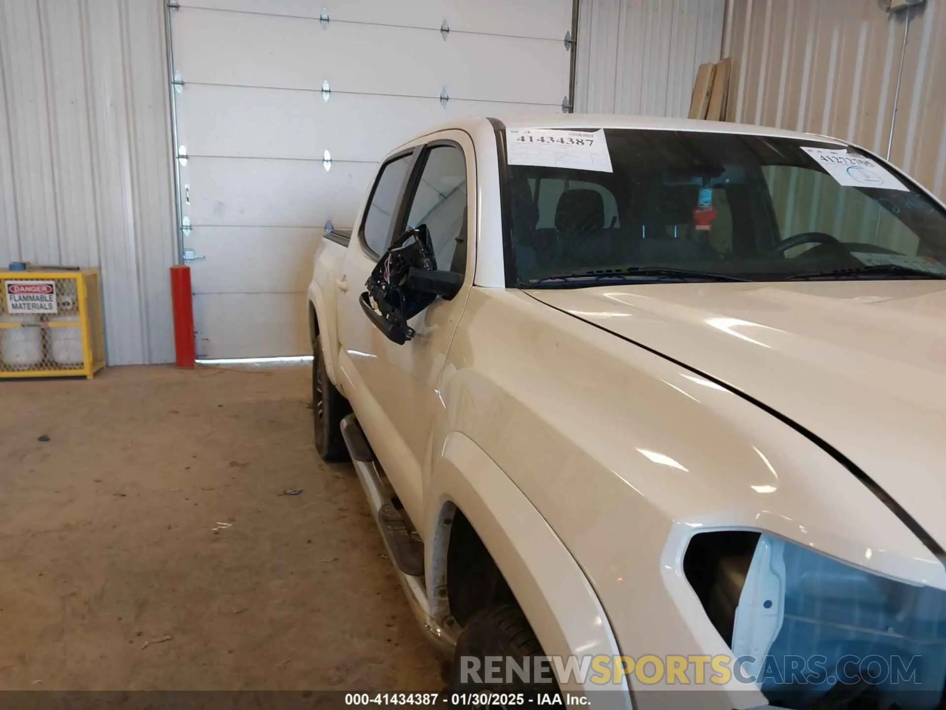 12 Photograph of a damaged car 3TMCZ5AN5LM362756 TOYOTA TACOMA 2020