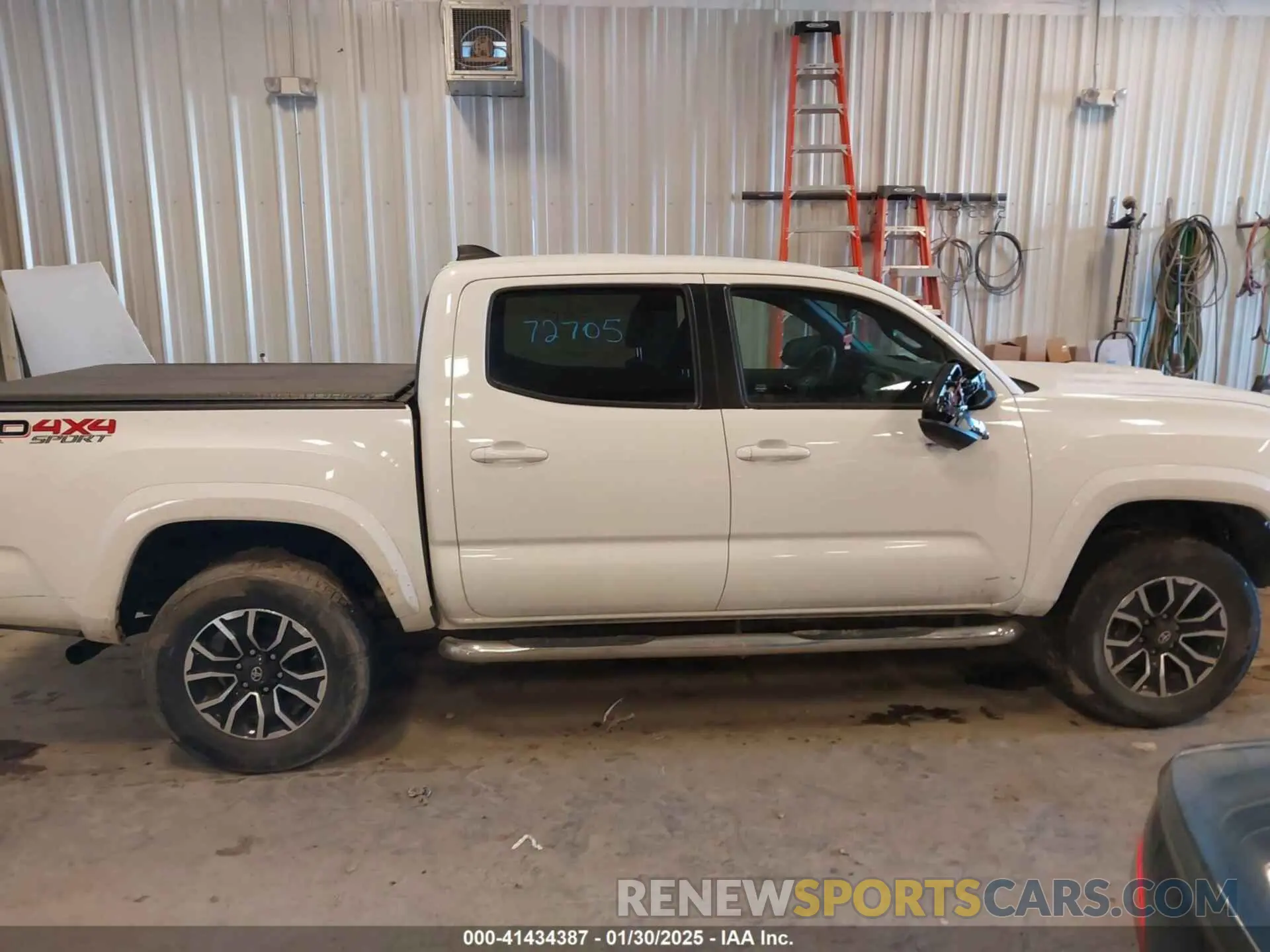 14 Photograph of a damaged car 3TMCZ5AN5LM362756 TOYOTA TACOMA 2020