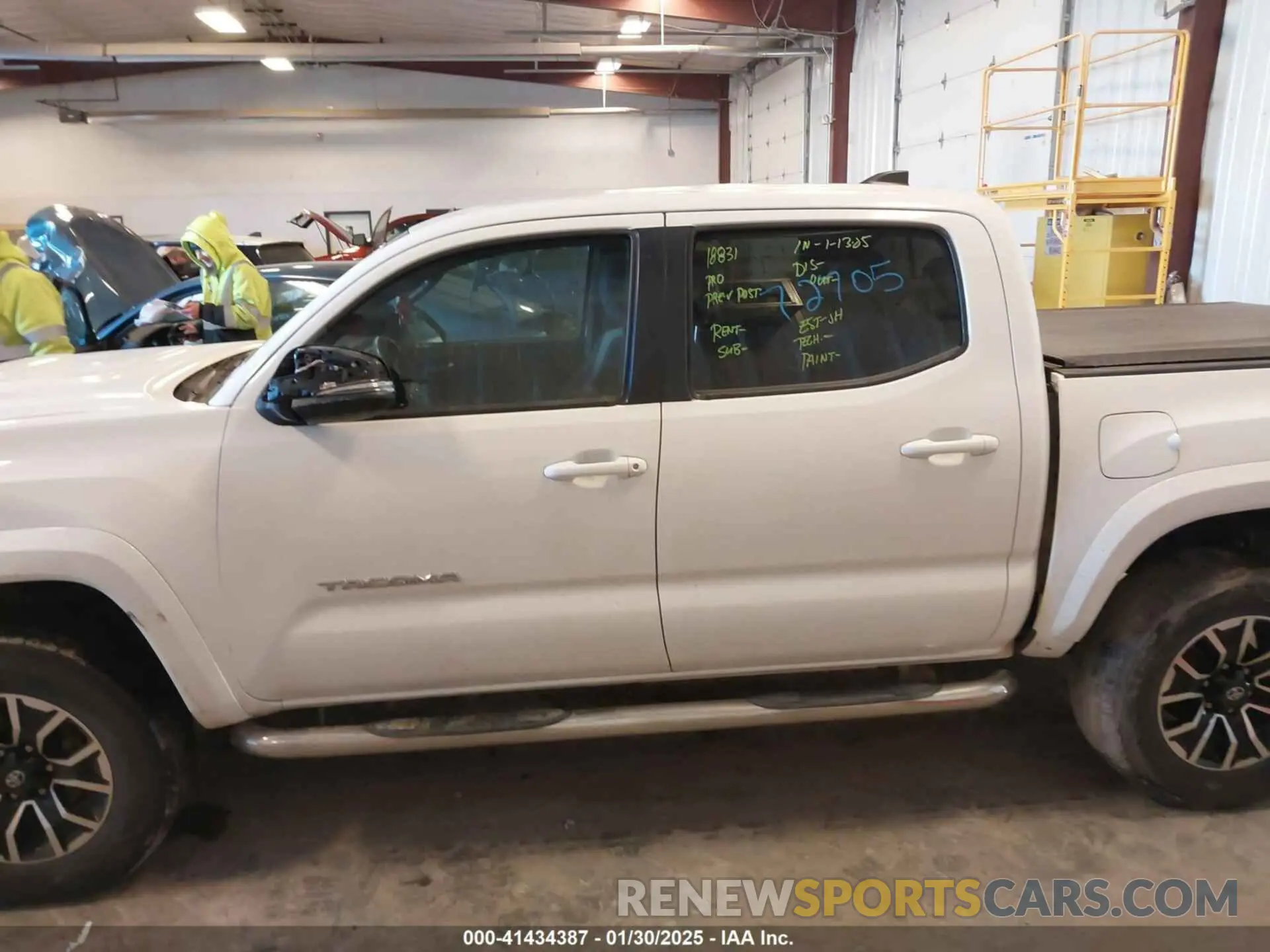 15 Photograph of a damaged car 3TMCZ5AN5LM362756 TOYOTA TACOMA 2020
