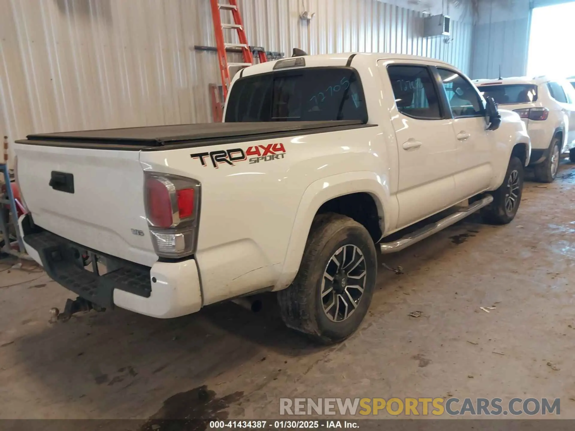 4 Photograph of a damaged car 3TMCZ5AN5LM362756 TOYOTA TACOMA 2020