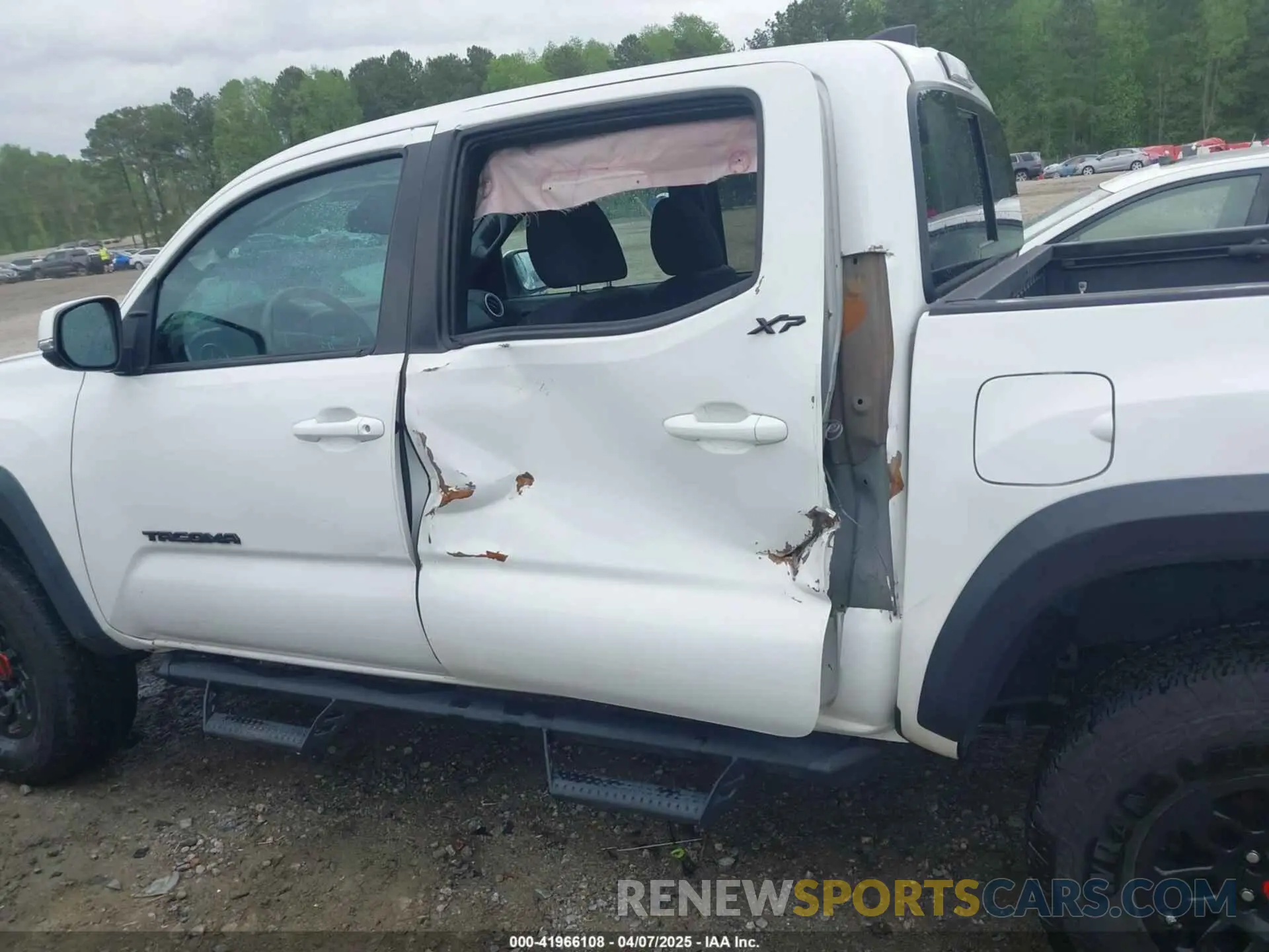 14 Photograph of a damaged car 3TMCZ5AN6LM308723 TOYOTA TACOMA 2020