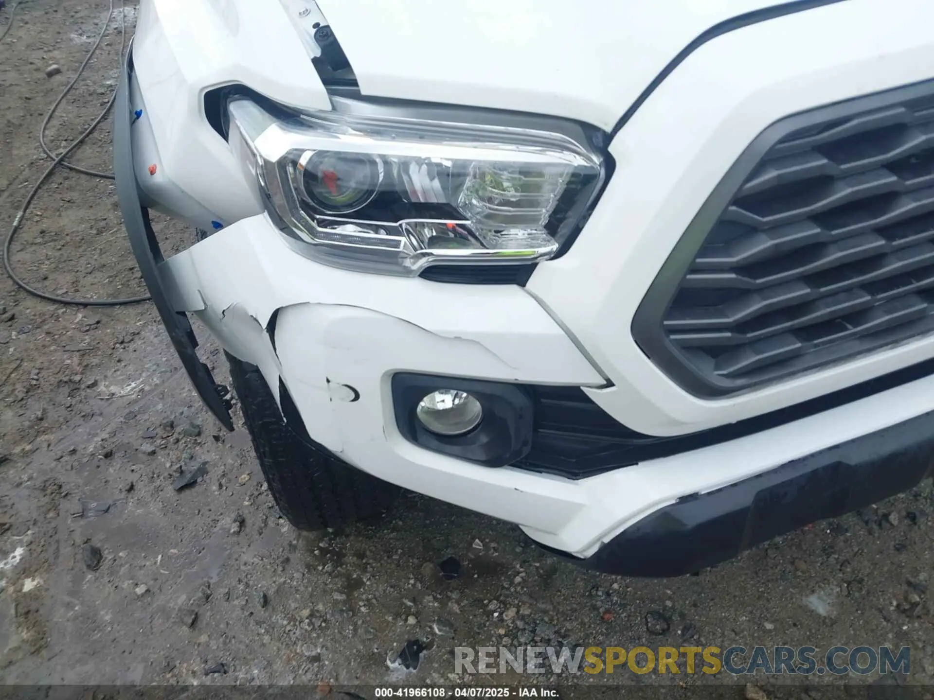 17 Photograph of a damaged car 3TMCZ5AN6LM308723 TOYOTA TACOMA 2020
