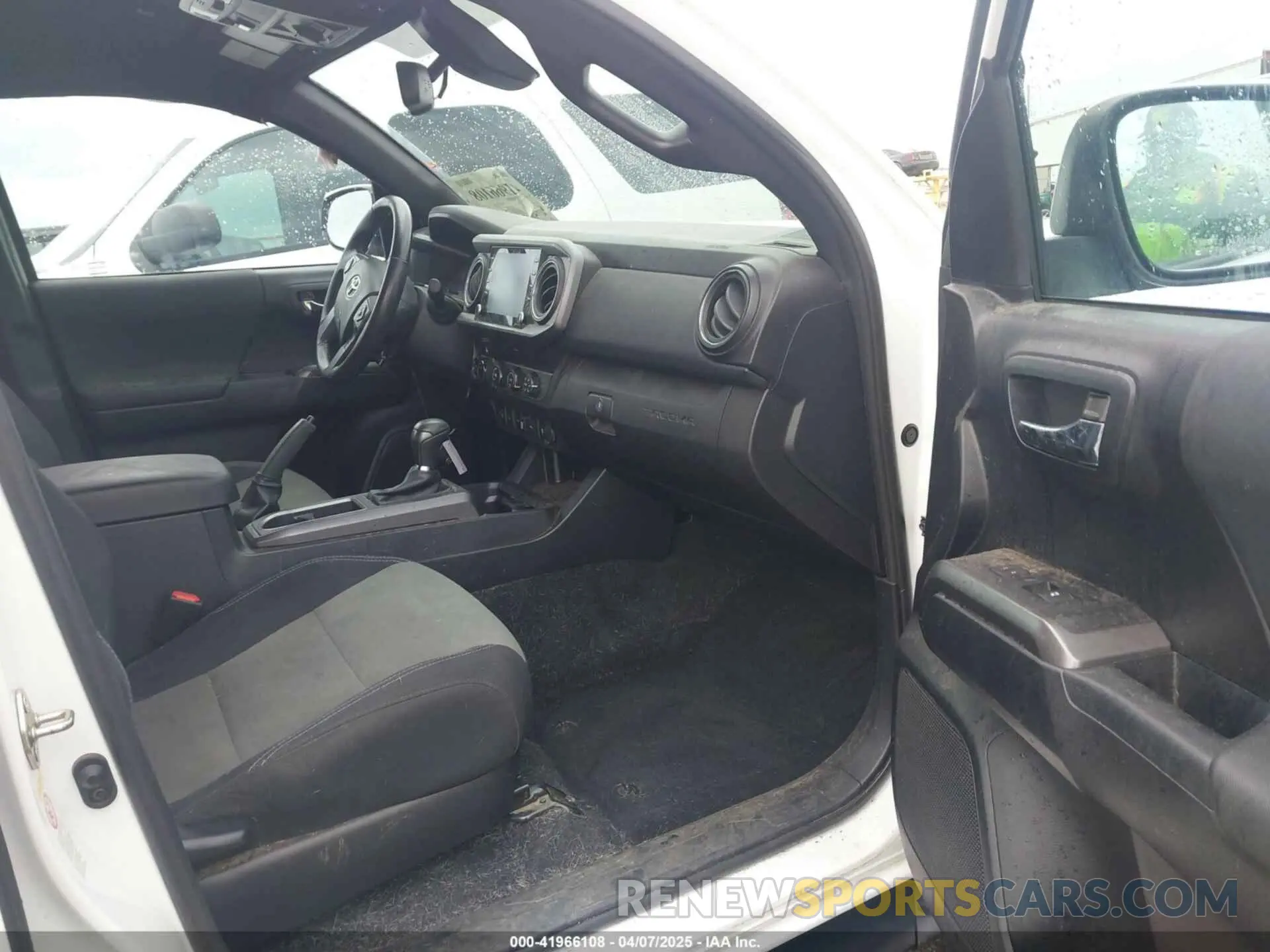 5 Photograph of a damaged car 3TMCZ5AN6LM308723 TOYOTA TACOMA 2020