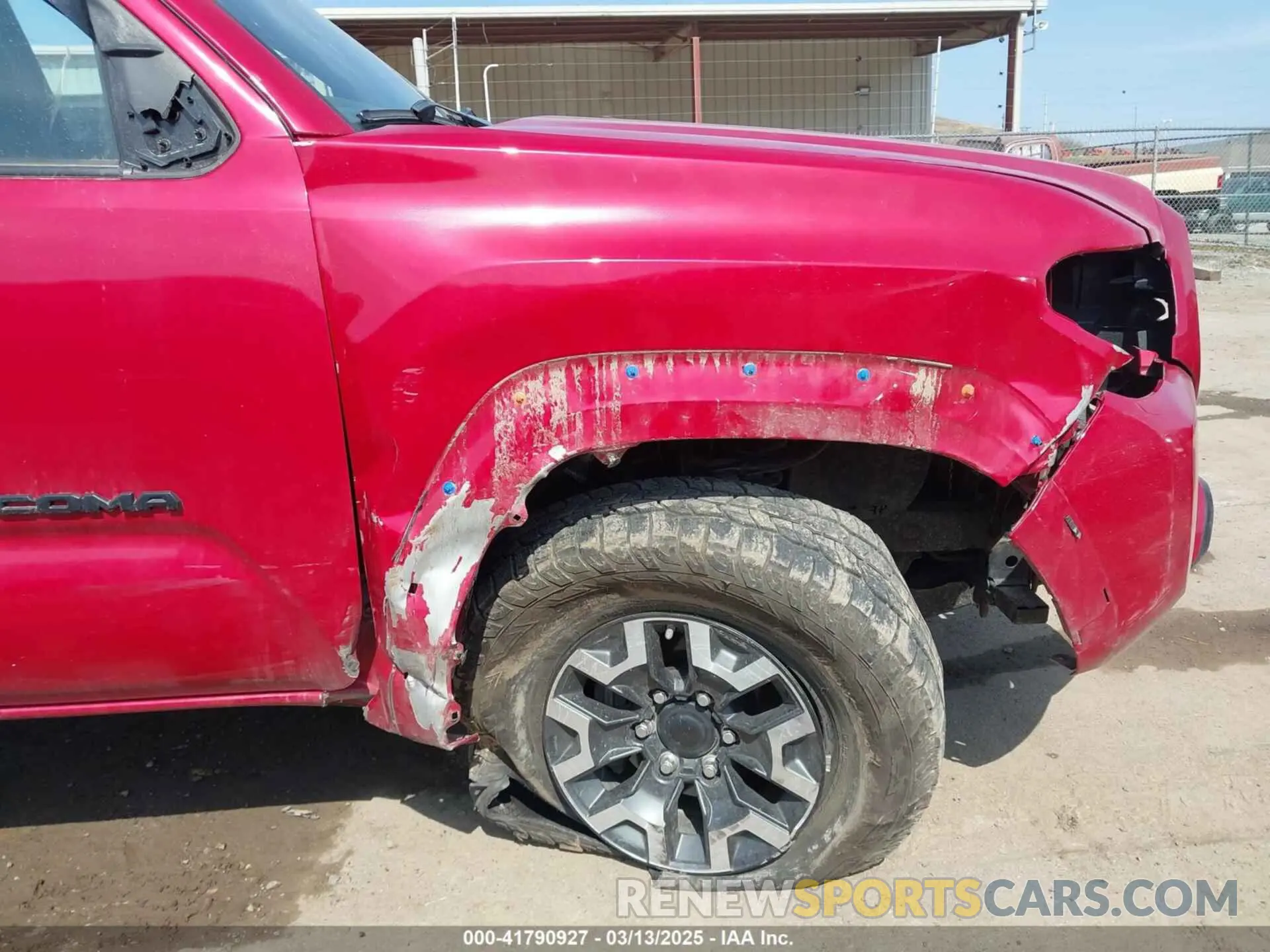 18 Photograph of a damaged car 3TMCZ5AN7LM305667 TOYOTA TACOMA 2020