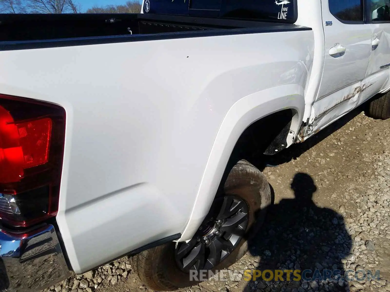 9 Photograph of a damaged car 3TMCZ5AN7LM313252 TOYOTA TACOMA 2020