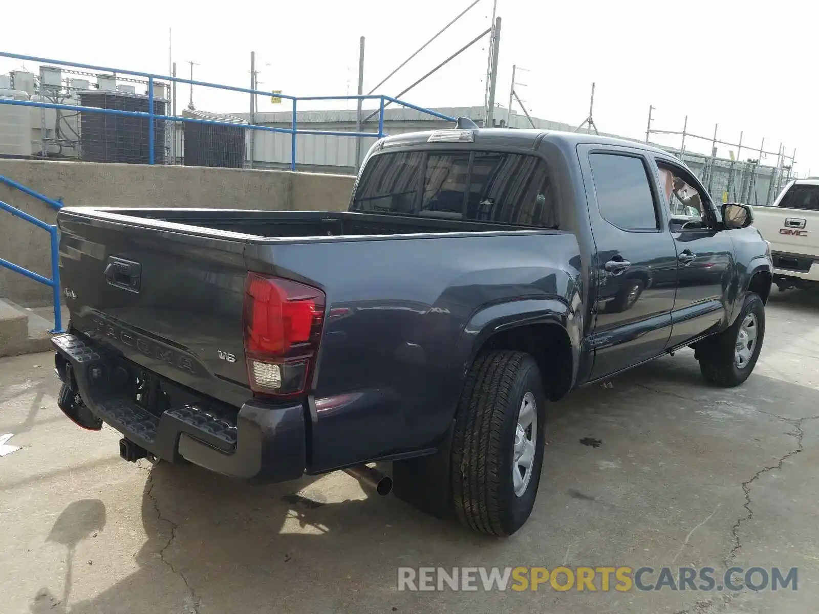 4 Photograph of a damaged car 3TMCZ5AN7LM363195 TOYOTA TACOMA 2020