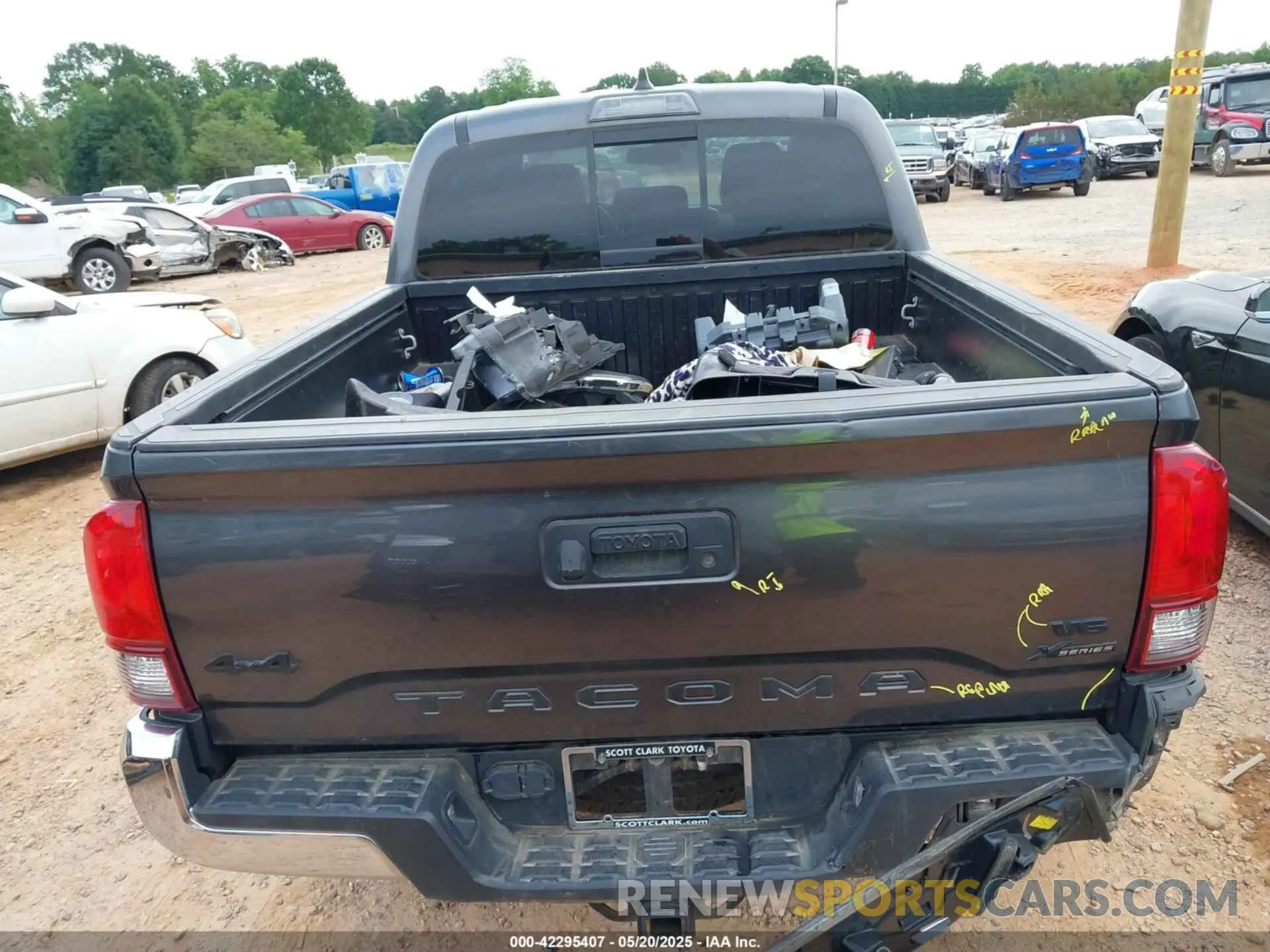 17 Photograph of a damaged car 3TMCZ5AN8LM297983 TOYOTA TACOMA 2020