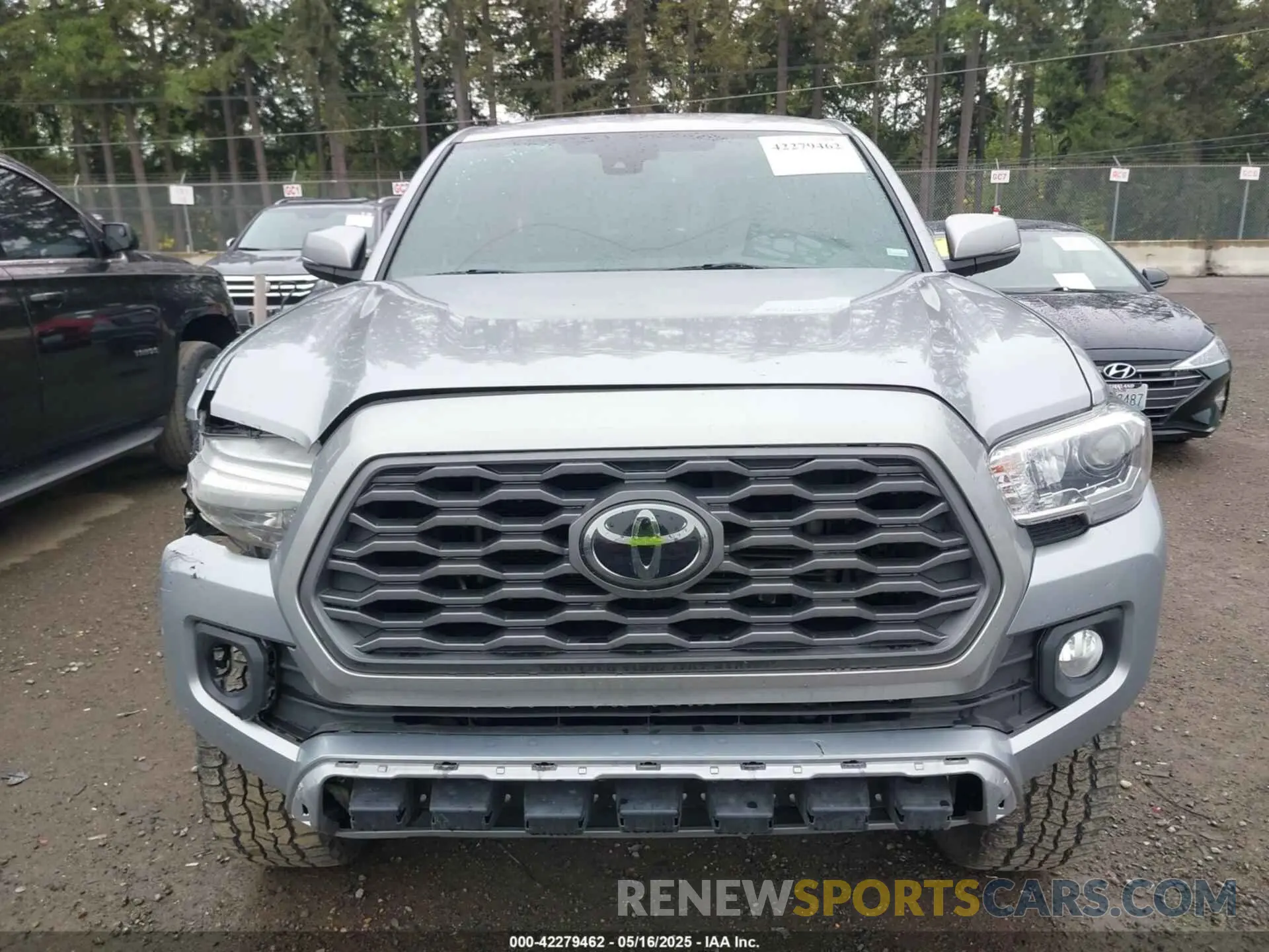 12 Photograph of a damaged car 3TMCZ5AN8LM323918 TOYOTA TACOMA 2020