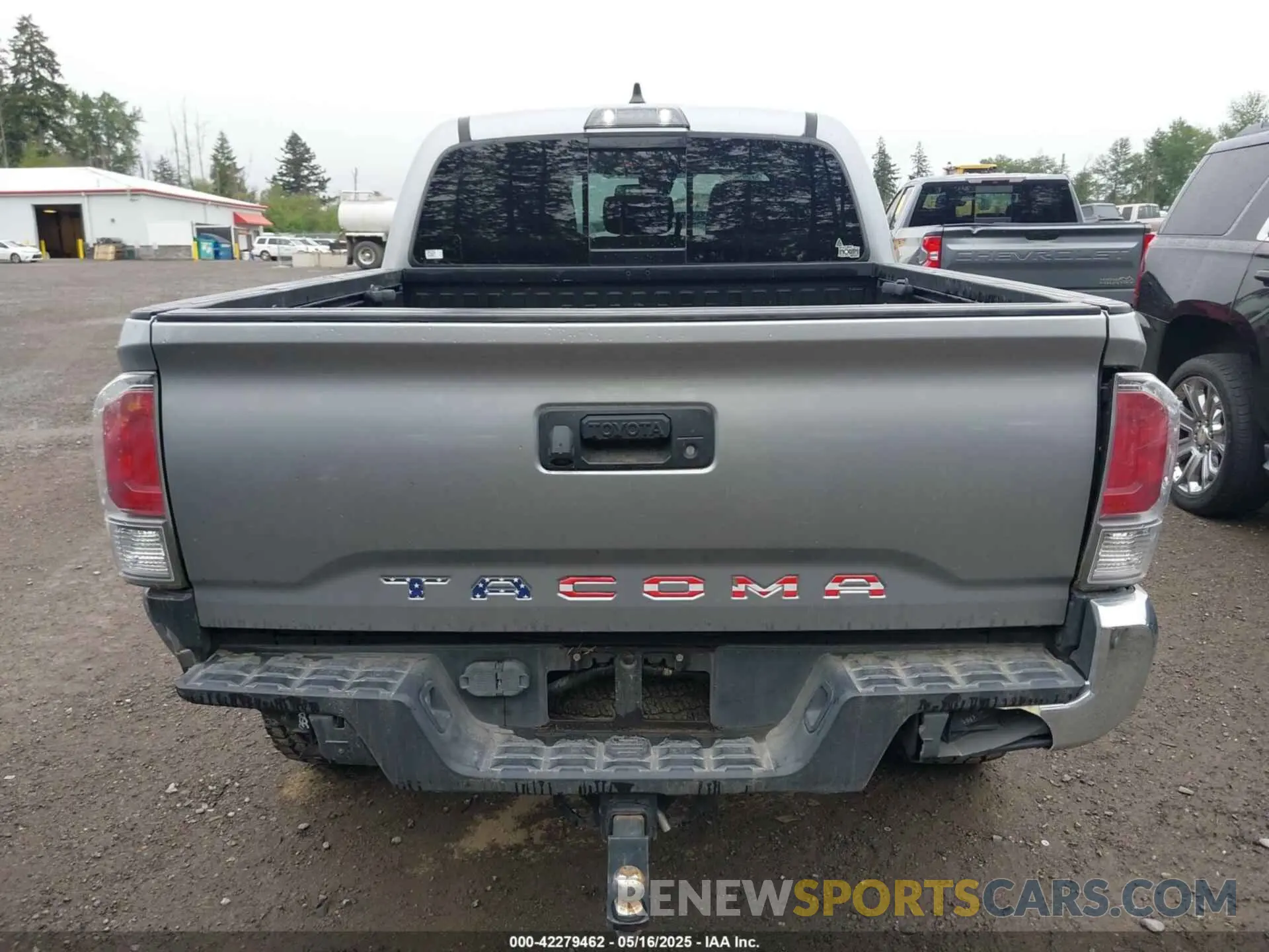 16 Photograph of a damaged car 3TMCZ5AN8LM323918 TOYOTA TACOMA 2020