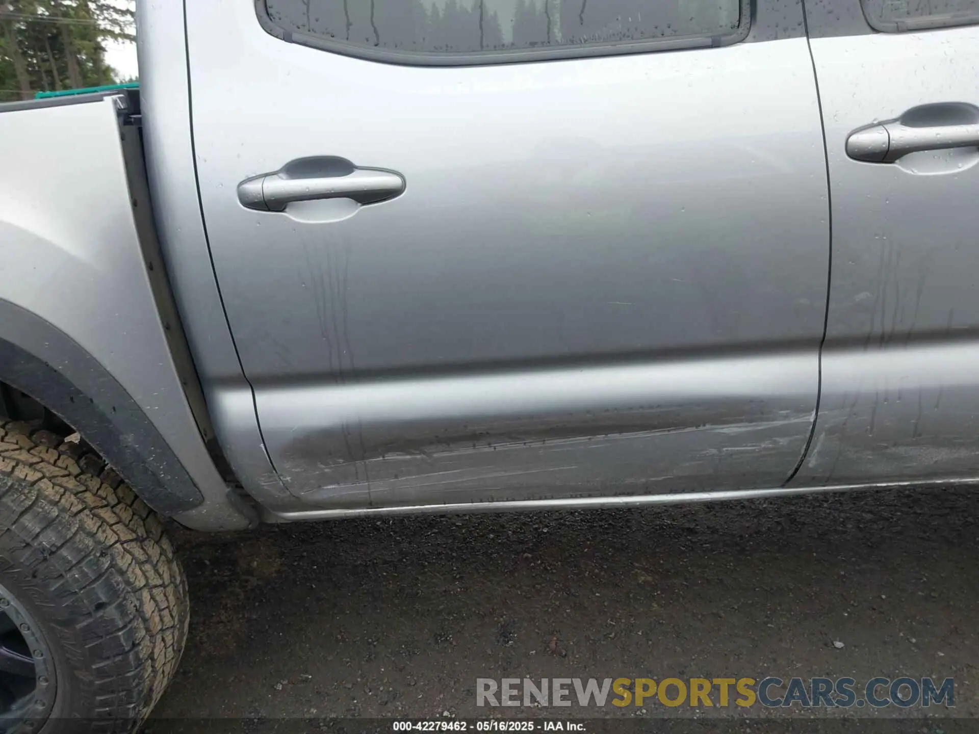 17 Photograph of a damaged car 3TMCZ5AN8LM323918 TOYOTA TACOMA 2020