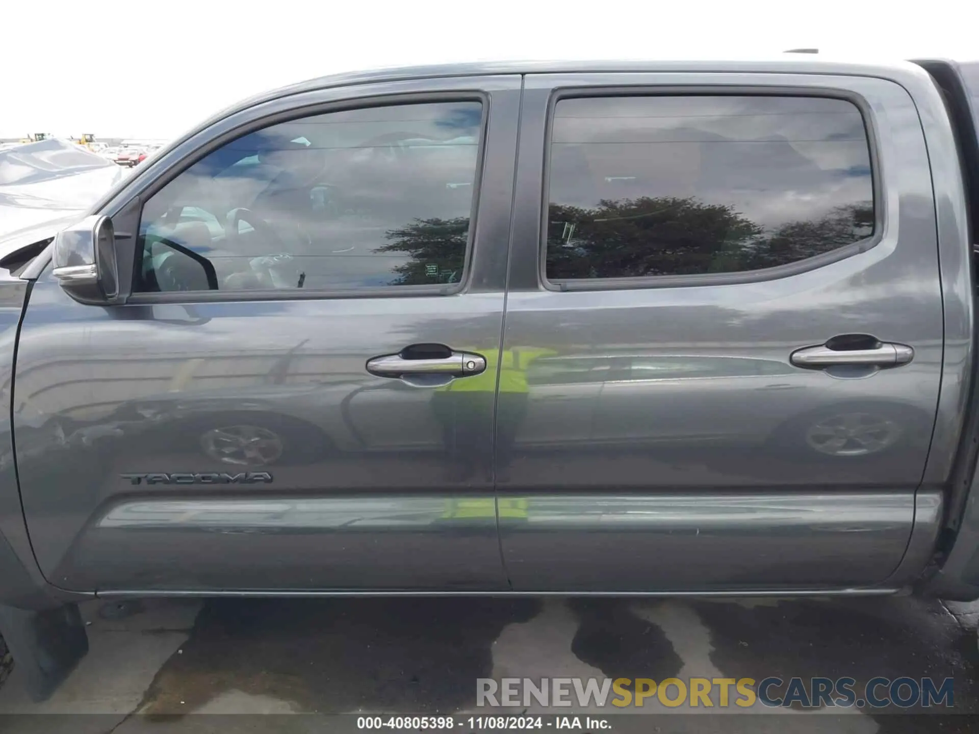 15 Photograph of a damaged car 3TMCZ5AN8LM343067 TOYOTA TACOMA 2020