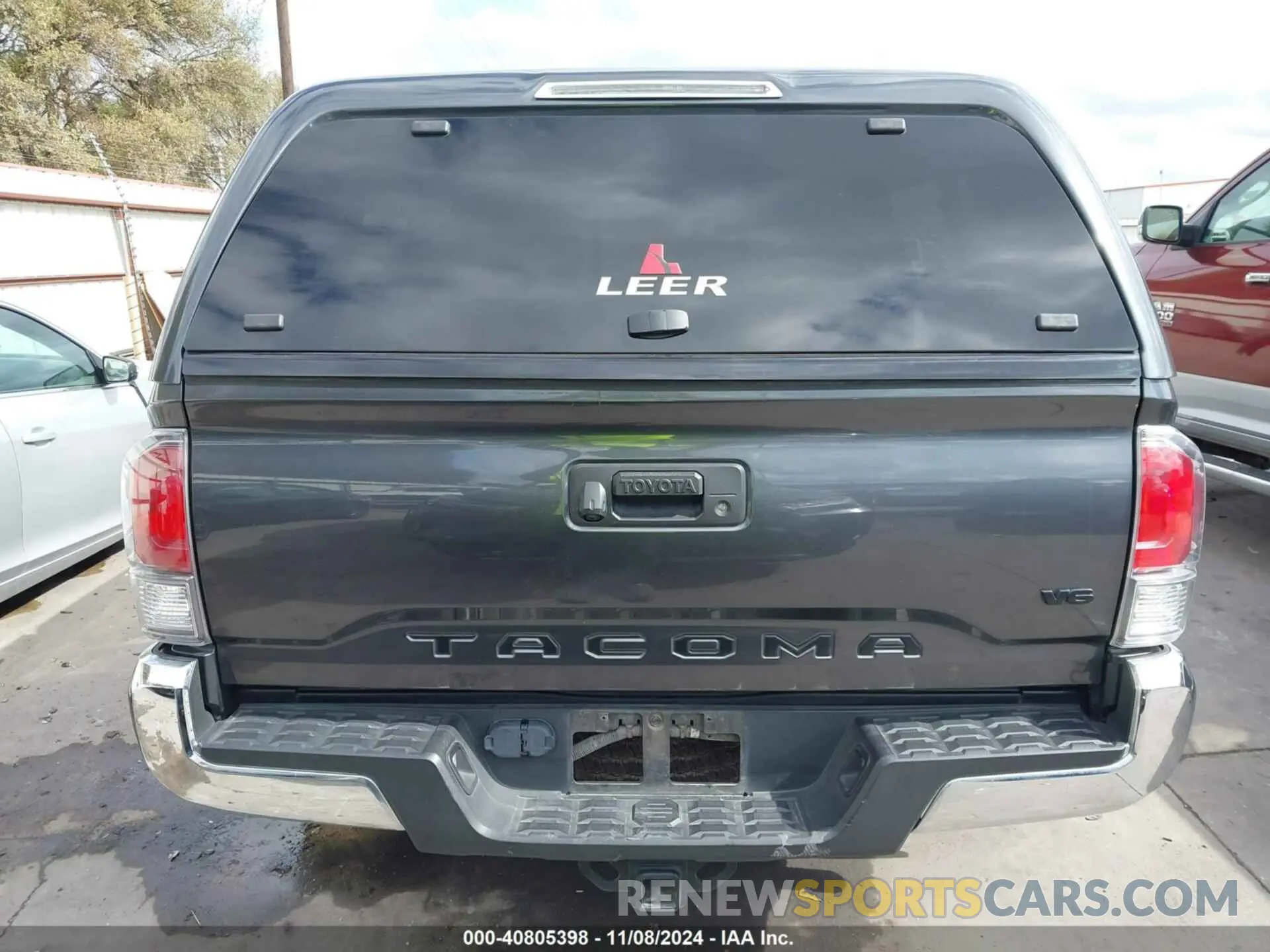 17 Photograph of a damaged car 3TMCZ5AN8LM343067 TOYOTA TACOMA 2020