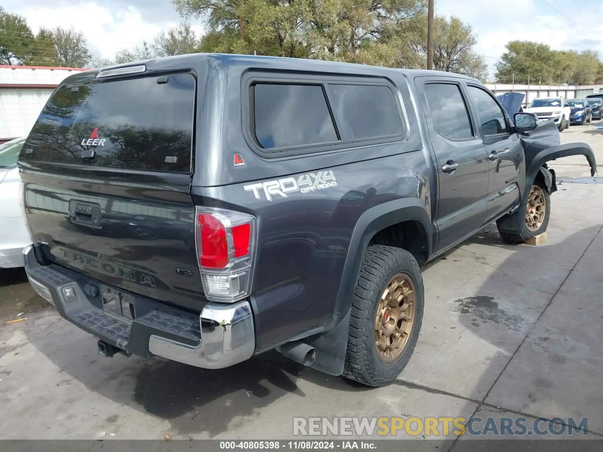 4 Photograph of a damaged car 3TMCZ5AN8LM343067 TOYOTA TACOMA 2020