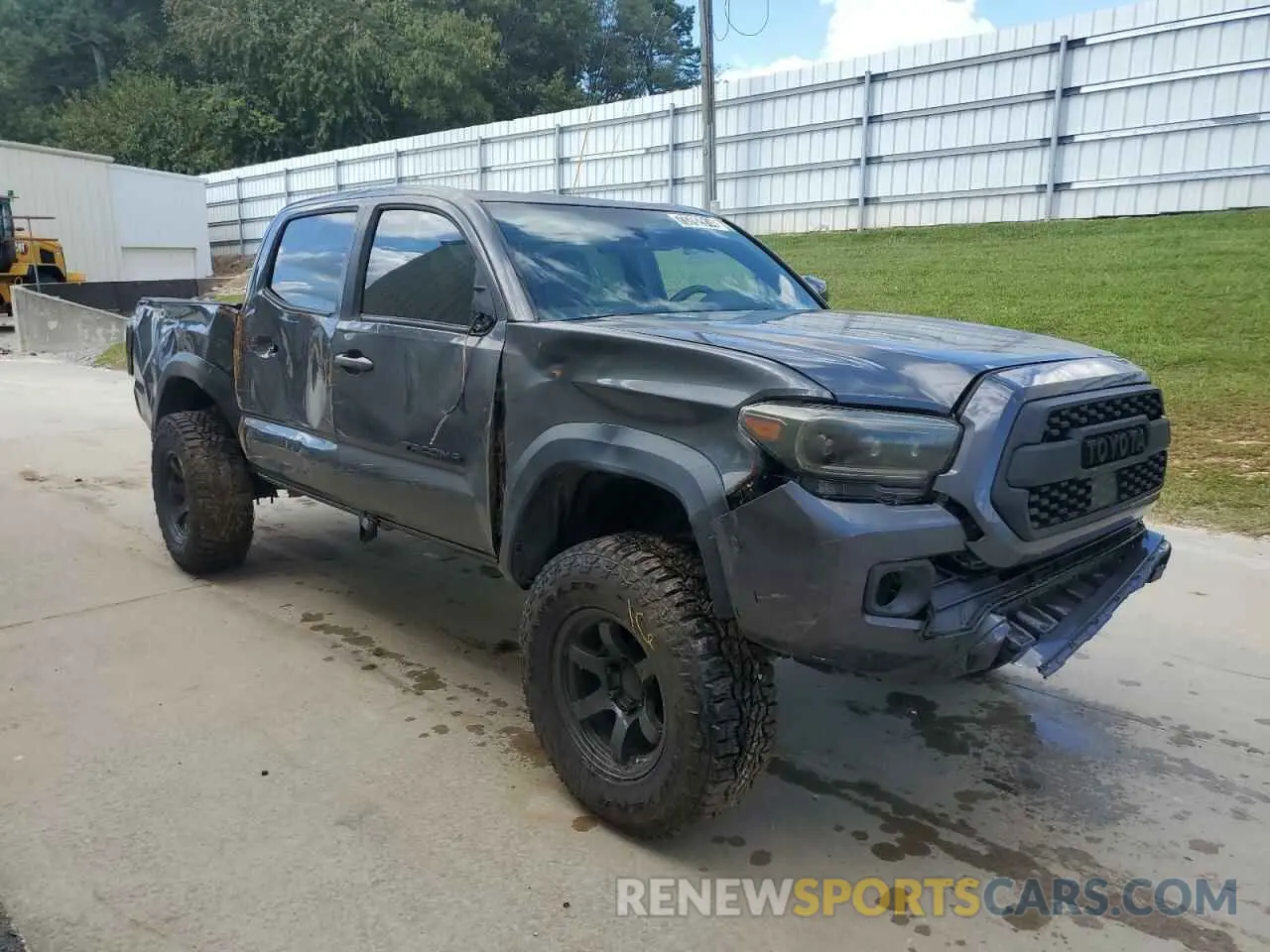 4 Photograph of a damaged car 3TMCZ5AN8LM355879 TOYOTA TACOMA 2020