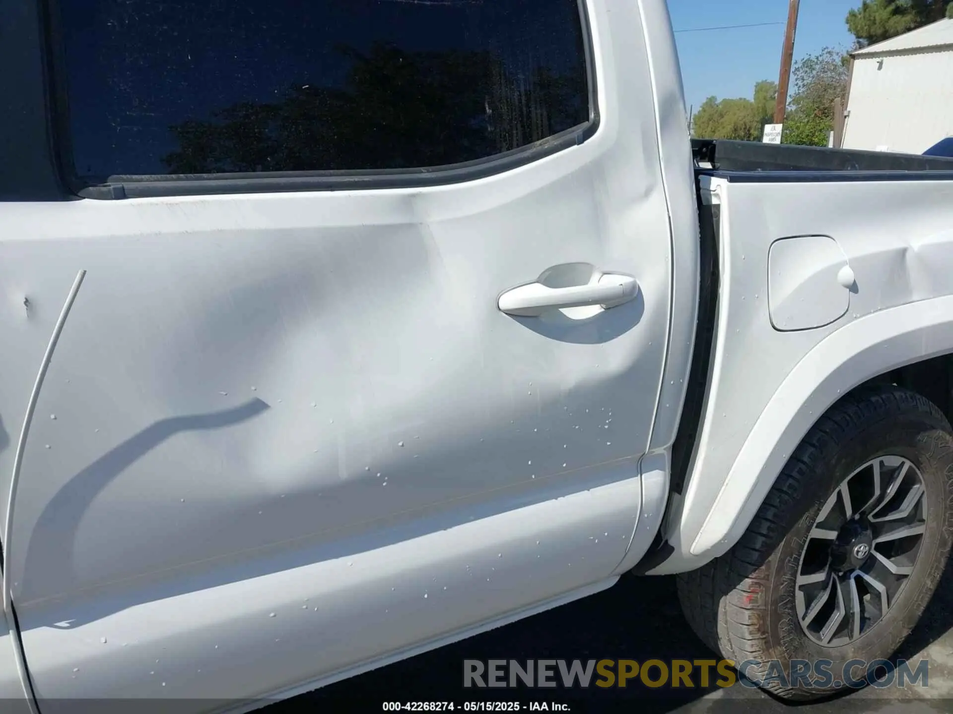 18 Photograph of a damaged car 3TMCZ5AN9LM341778 TOYOTA TACOMA 2020