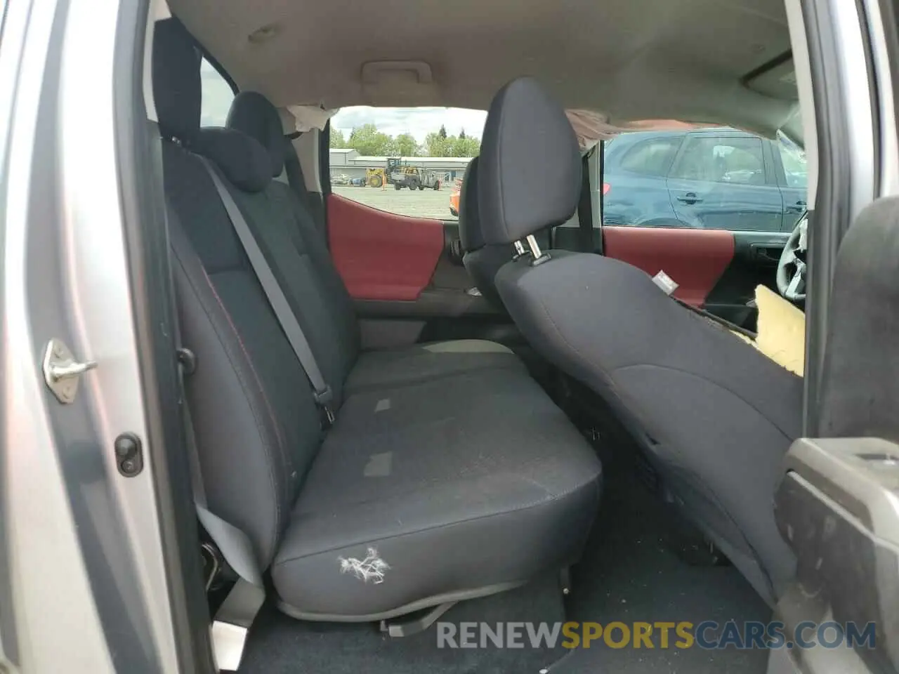 10 Photograph of a damaged car 3TMCZ5AN9LM357219 TOYOTA TACOMA 2020