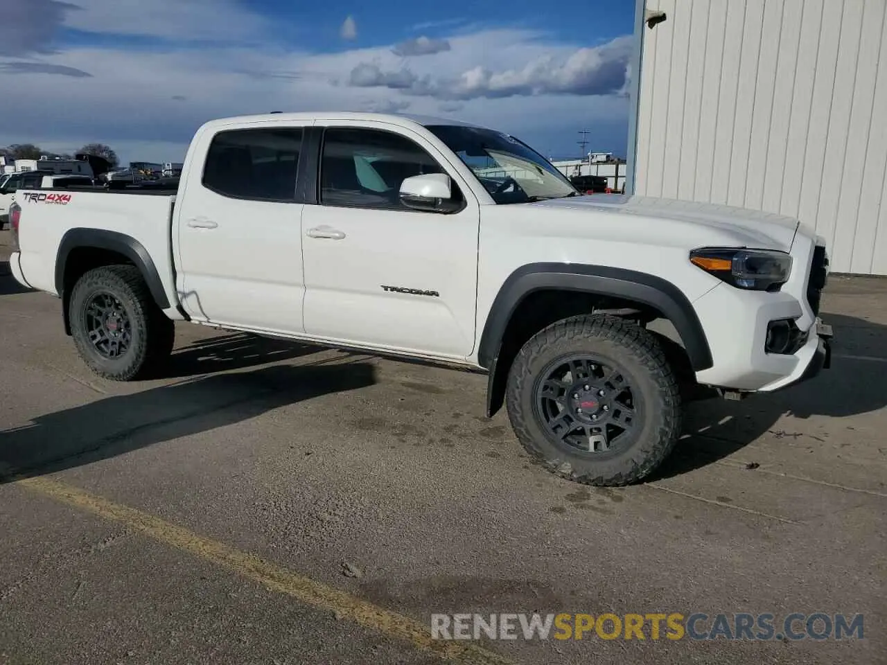 4 Photograph of a damaged car 3TMCZ5ANXLM338954 TOYOTA TACOMA 2020