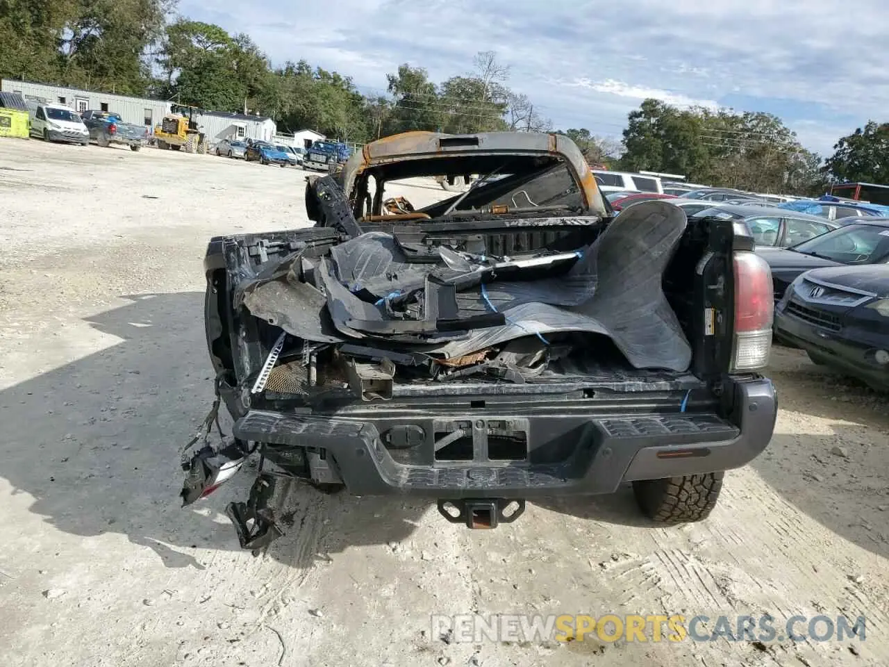 6 Photograph of a damaged car 3TMDZ5BN0LM081967 TOYOTA TACOMA 2020