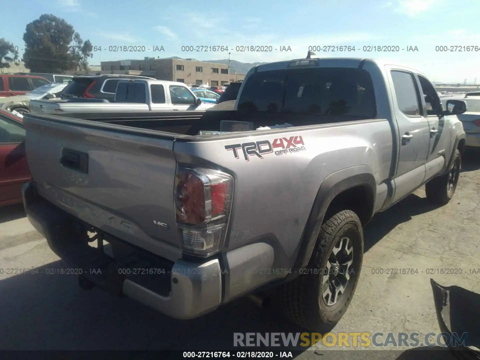 4 Photograph of a damaged car 3TMDZ5BN0LM084450 TOYOTA TACOMA 2020