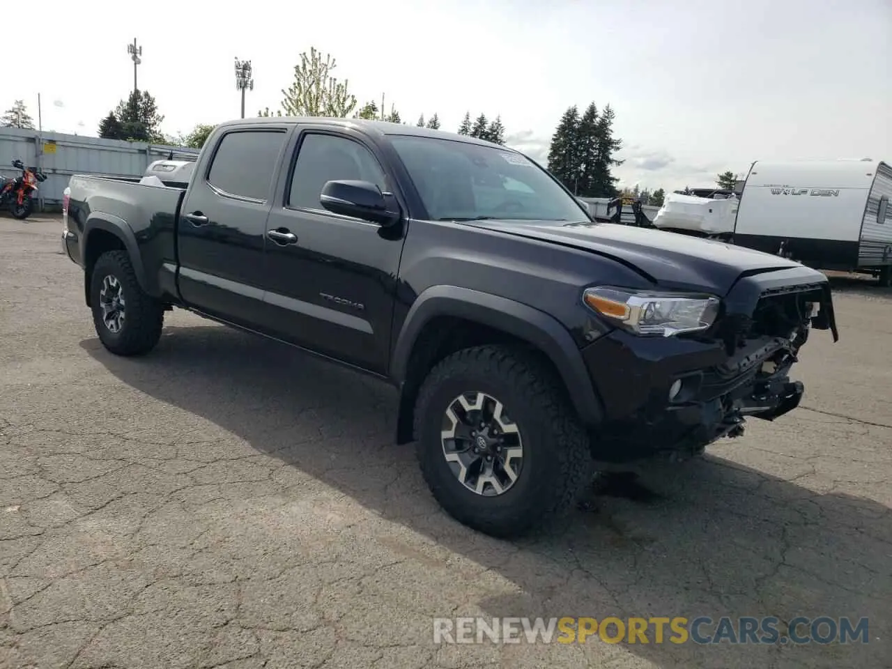 4 Photograph of a damaged car 3TMDZ5BN0LM085680 TOYOTA TACOMA 2020