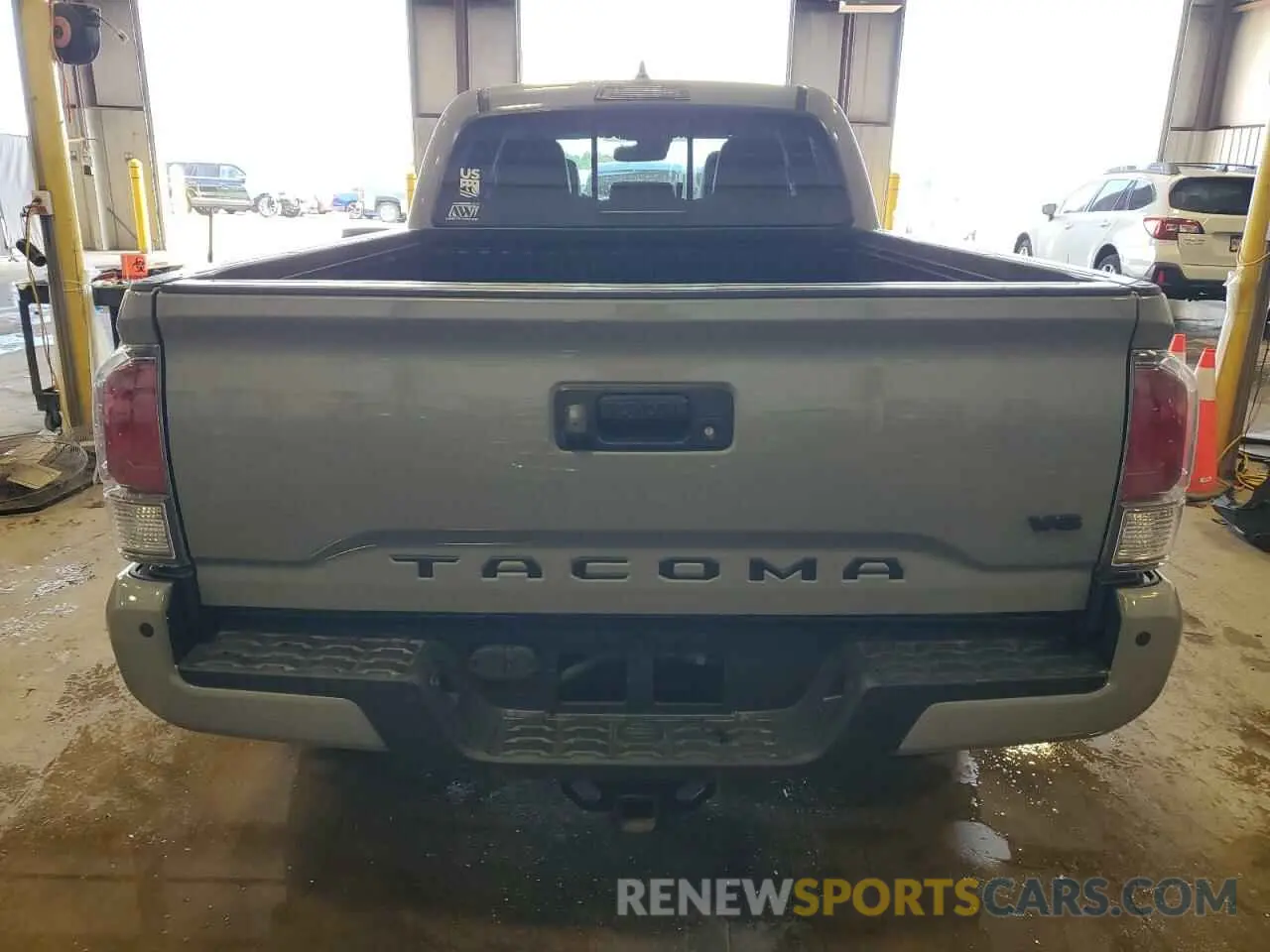 6 Photograph of a damaged car 3TMDZ5BN0LM091107 TOYOTA TACOMA 2020