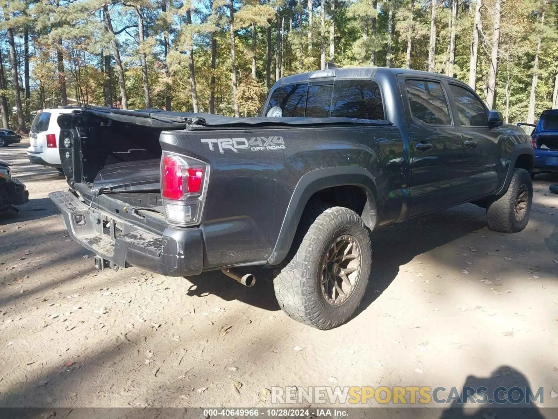 4 Photograph of a damaged car 3TMDZ5BN0LM096081 TOYOTA TACOMA 2020