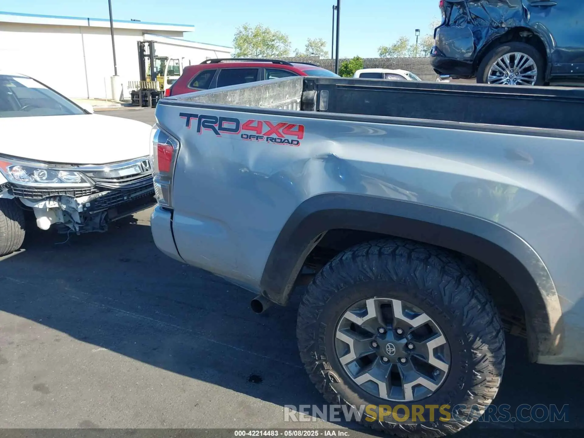 12 Photograph of a damaged car 3TMDZ5BN1LM085218 TOYOTA TACOMA 2020