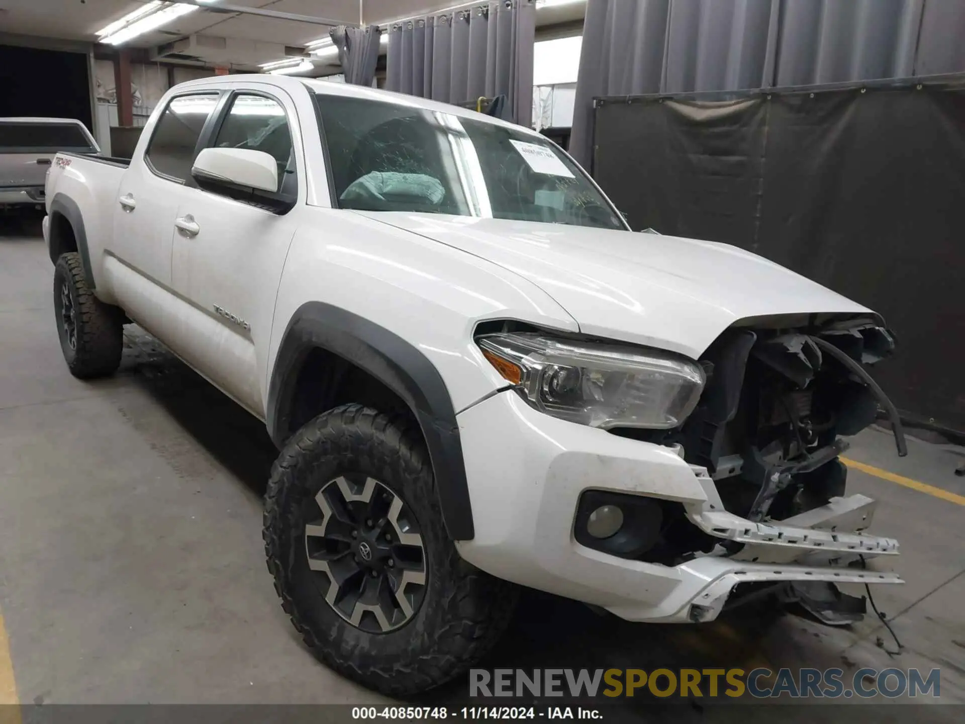 1 Photograph of a damaged car 3TMDZ5BN3LM083597 TOYOTA TACOMA 2020