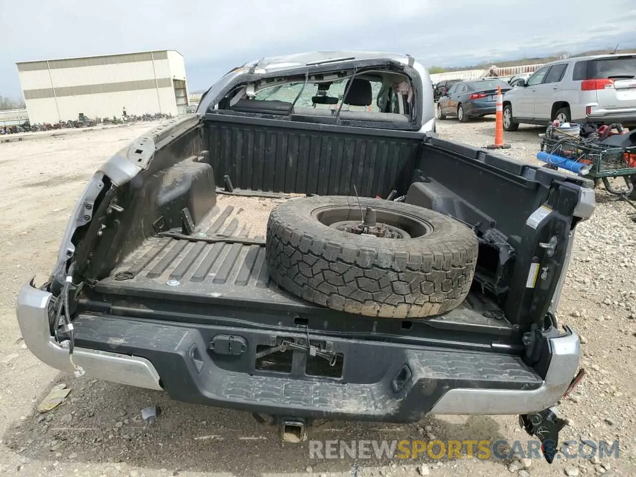 6 Photograph of a damaged car 3TMDZ5BN6LM081195 TOYOTA TACOMA 2020