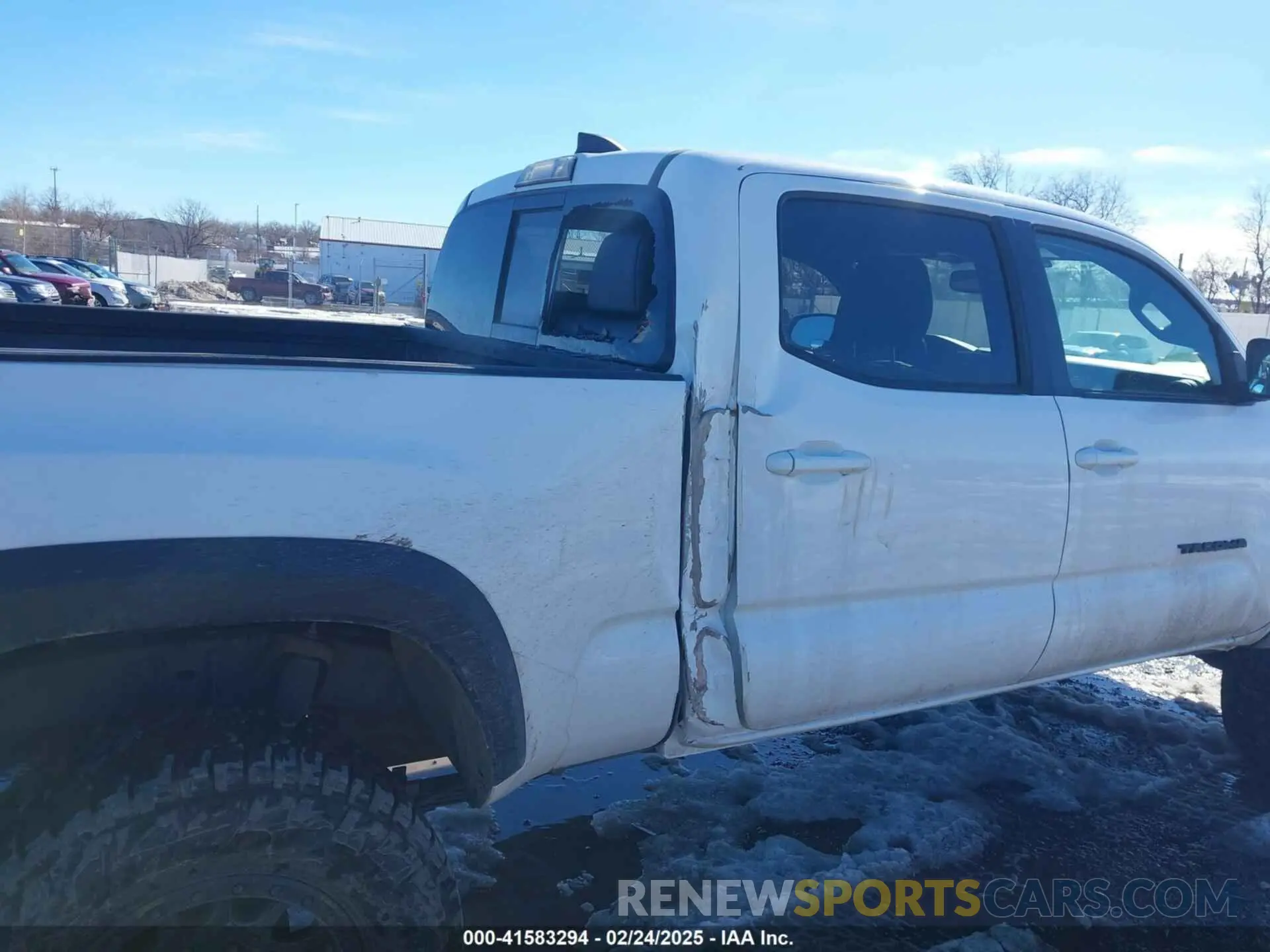 17 Photograph of a damaged car 3TMDZ5BN7LM080086 TOYOTA TACOMA 2020