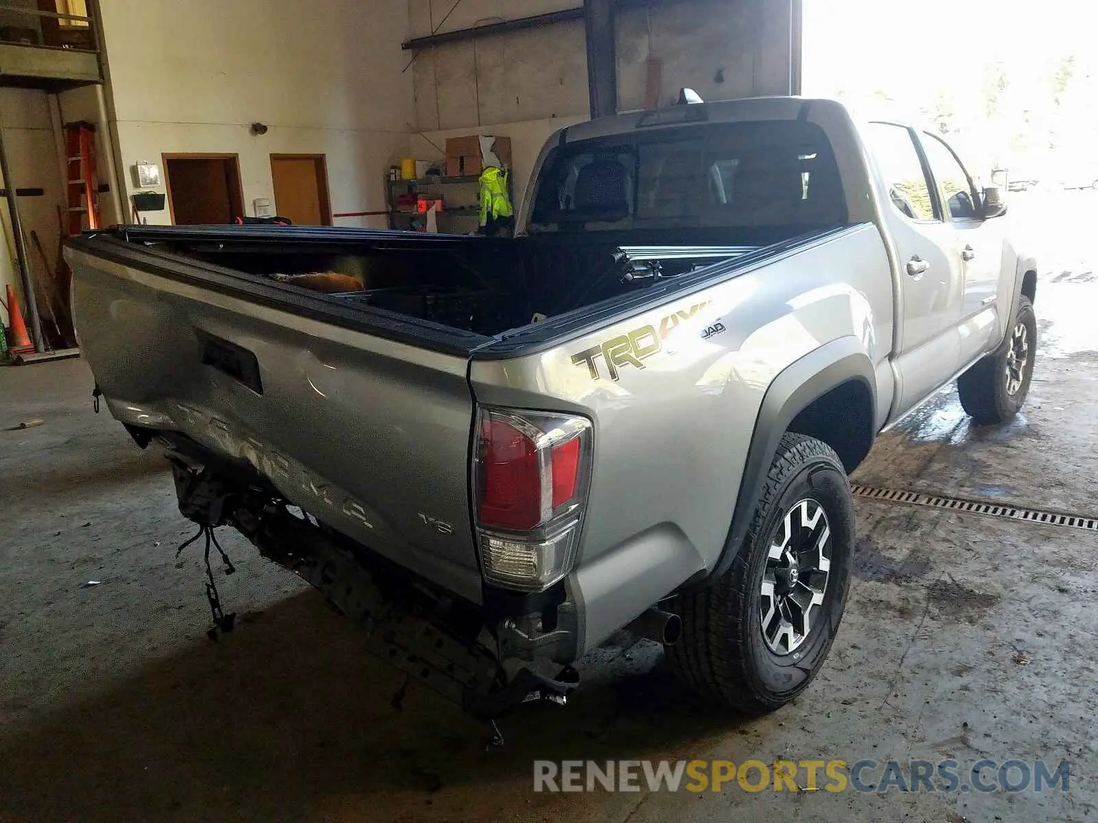 4 Photograph of a damaged car 3TMDZ5BN8LM081022 TOYOTA TACOMA 2020