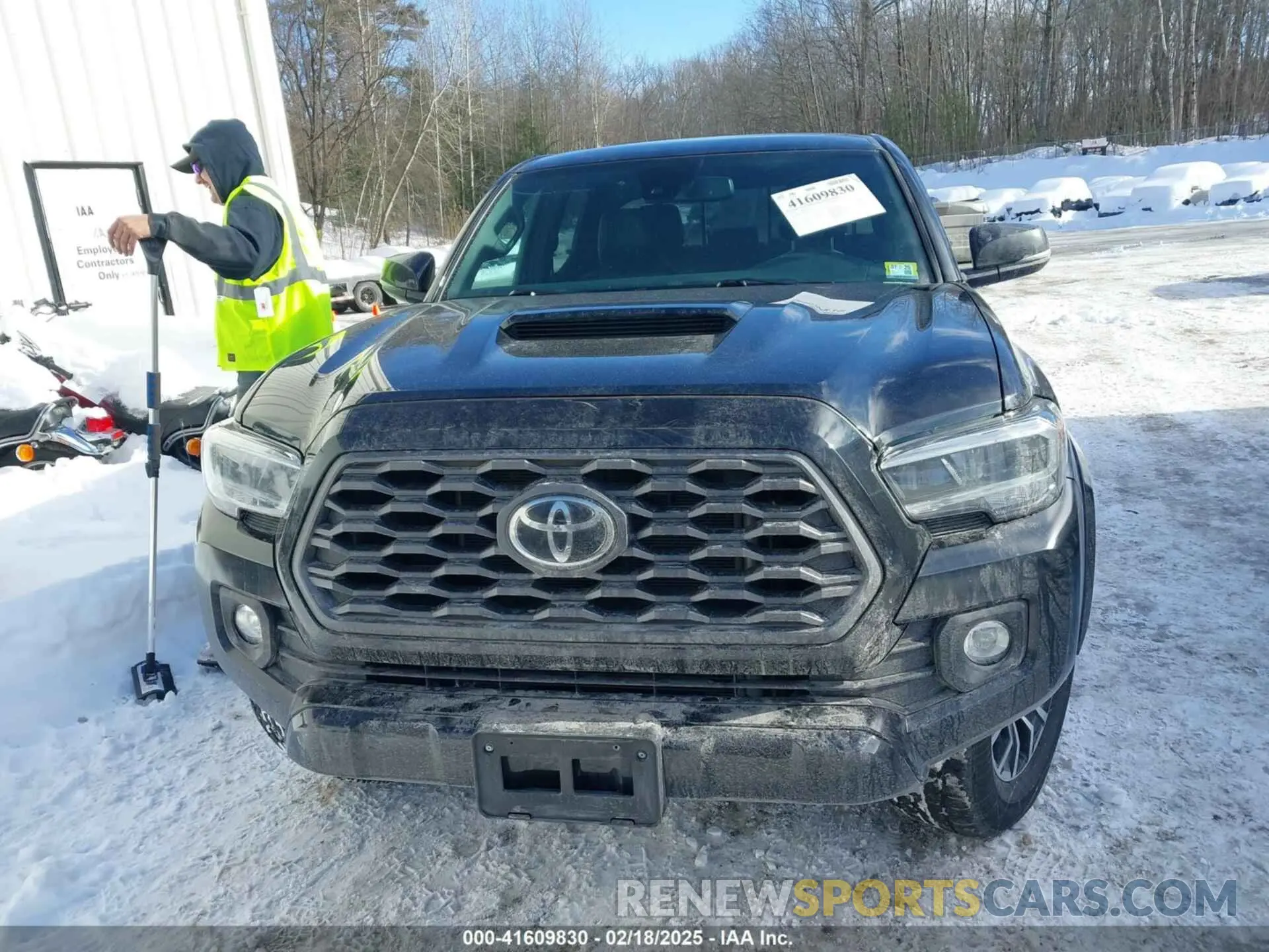 12 Photograph of a damaged car 3TMDZ5BN8LM095017 TOYOTA TACOMA 2020