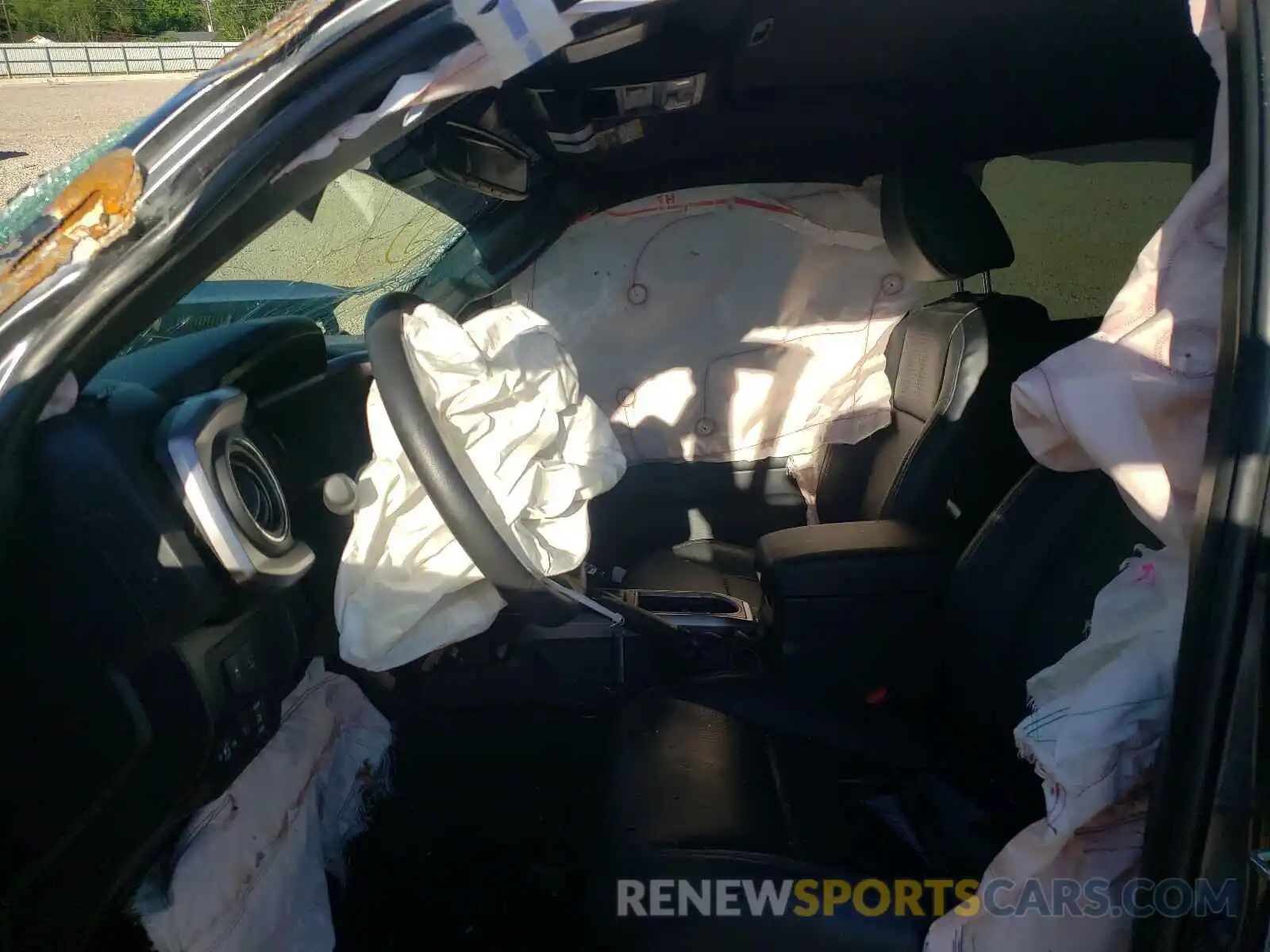 5 Photograph of a damaged car 3TMGZ5AN6LM346678 TOYOTA TACOMA 2020