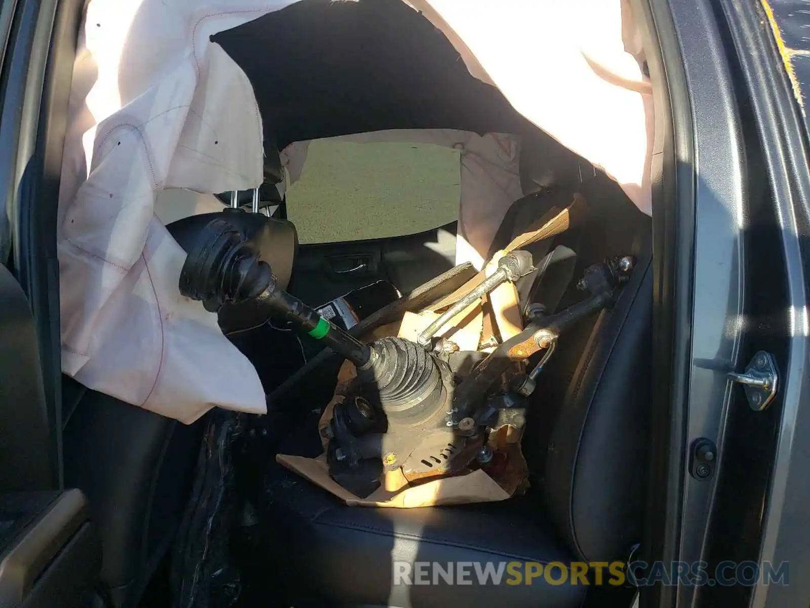 6 Photograph of a damaged car 3TMGZ5AN6LM346678 TOYOTA TACOMA 2020