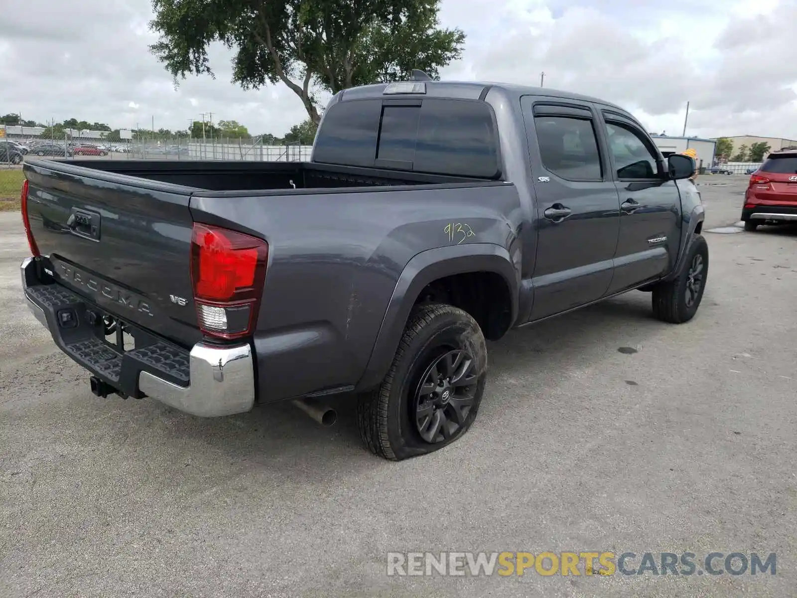 4 Photograph of a damaged car 3TYAZ5CN2LT000666 TOYOTA TACOMA 2020