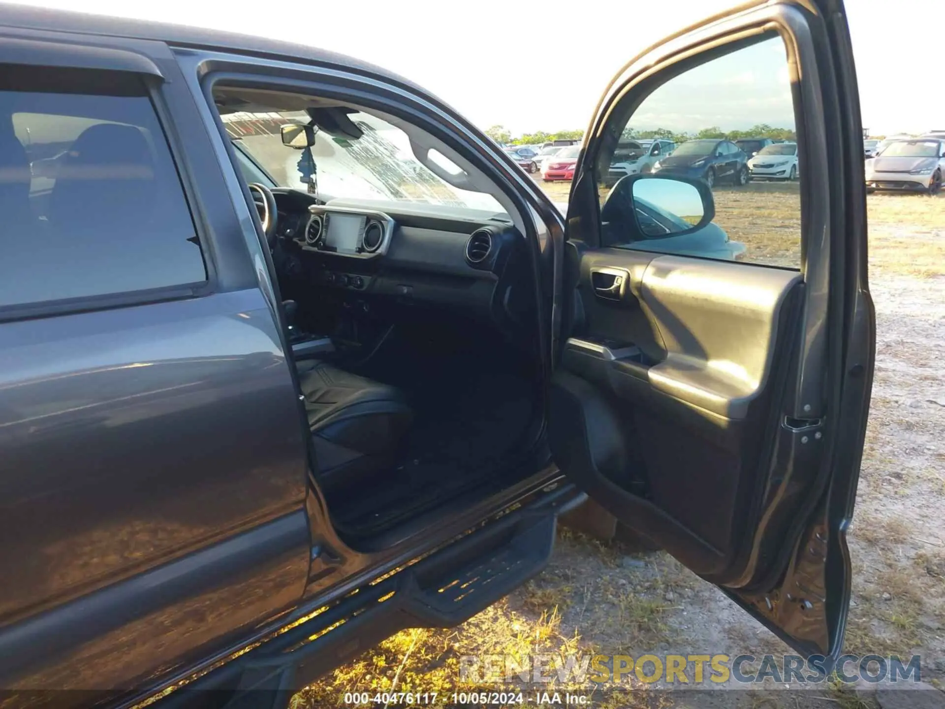 5 Photograph of a damaged car 3TYAZ5CN4LT001592 TOYOTA TACOMA 2020