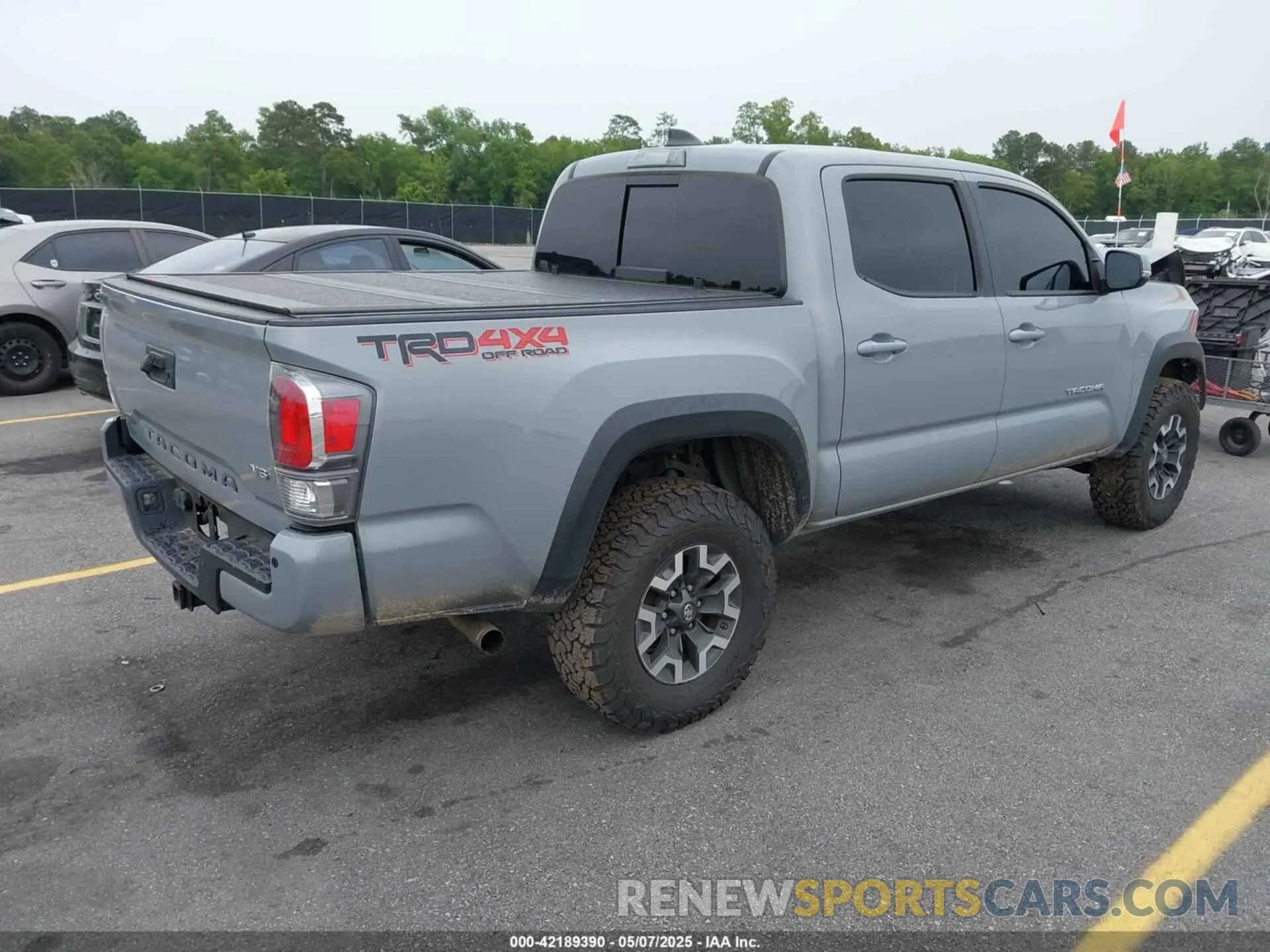 4 Photograph of a damaged car 3TYCZ5AN1LT005059 TOYOTA TACOMA 2020