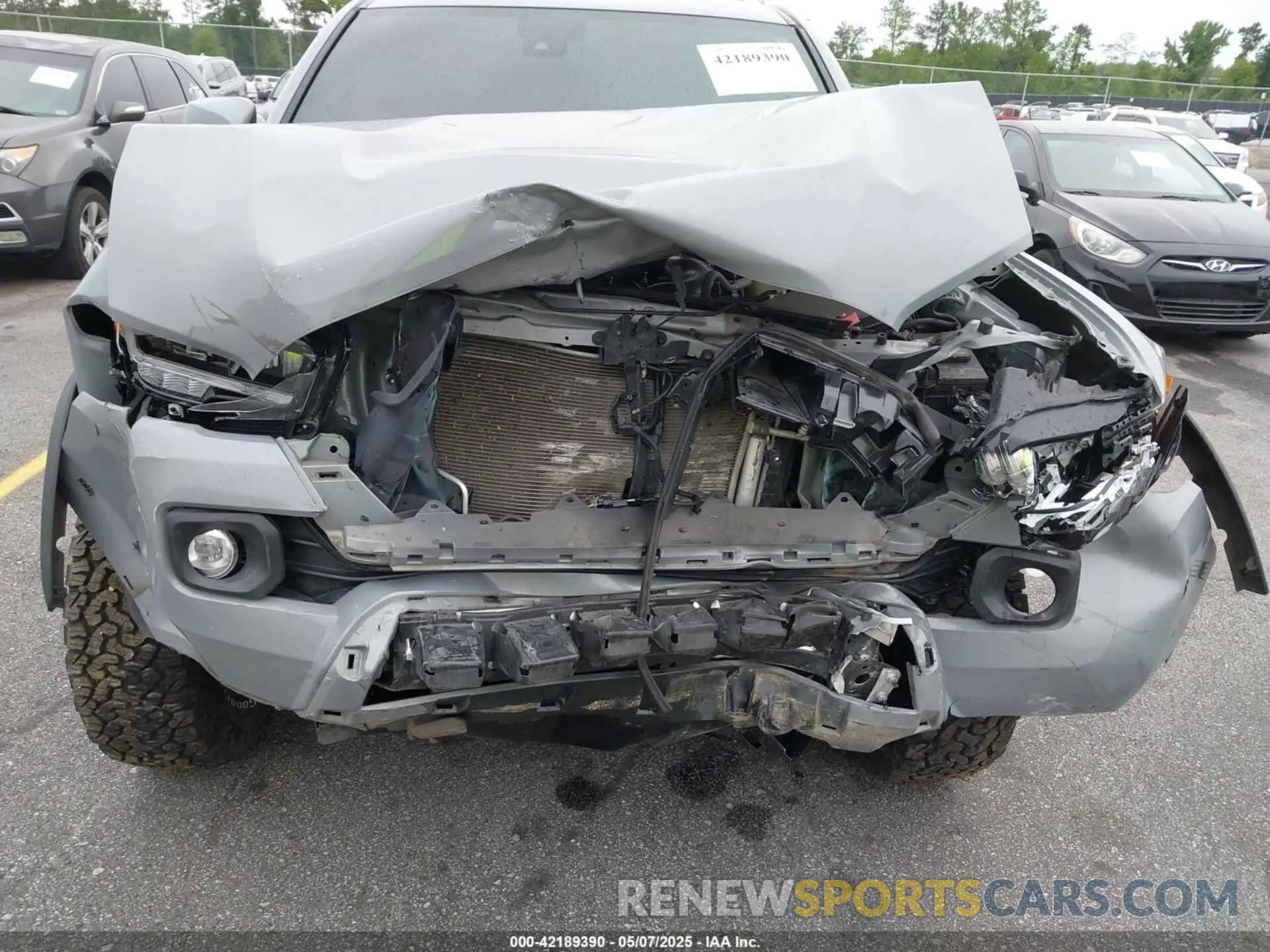 6 Photograph of a damaged car 3TYCZ5AN1LT005059 TOYOTA TACOMA 2020