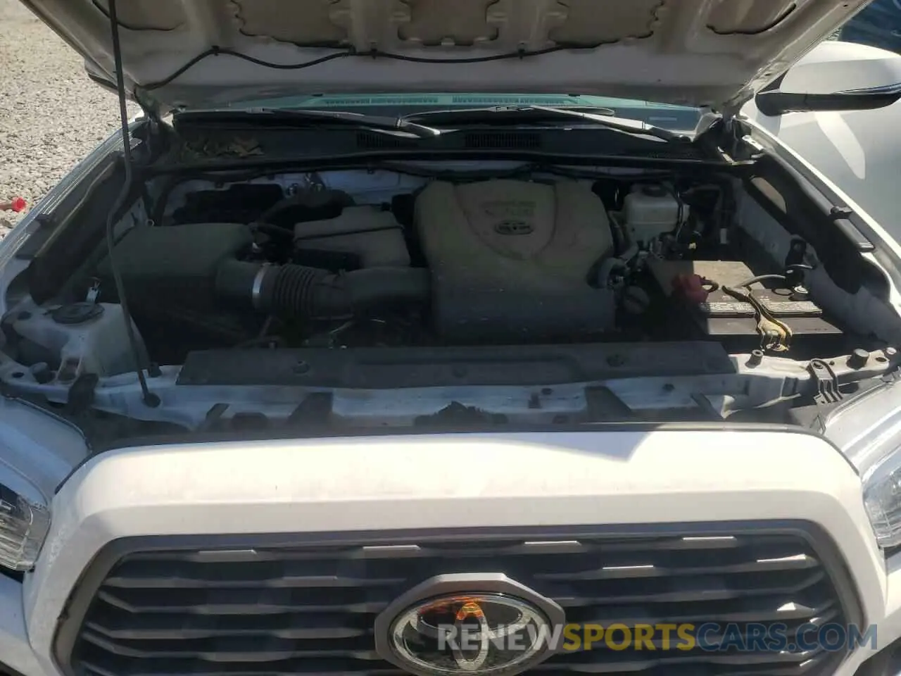 11 Photograph of a damaged car 3TYCZ5AN6LT003081 TOYOTA TACOMA 2020