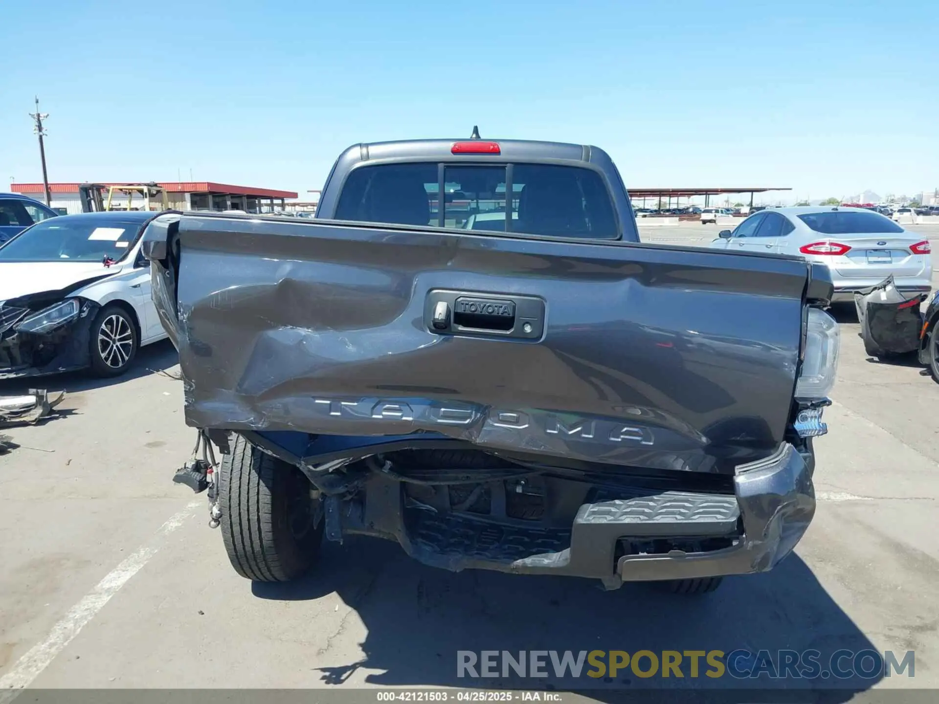 17 Photograph of a damaged car 3TYRX5GN4LT003040 TOYOTA TACOMA 2020