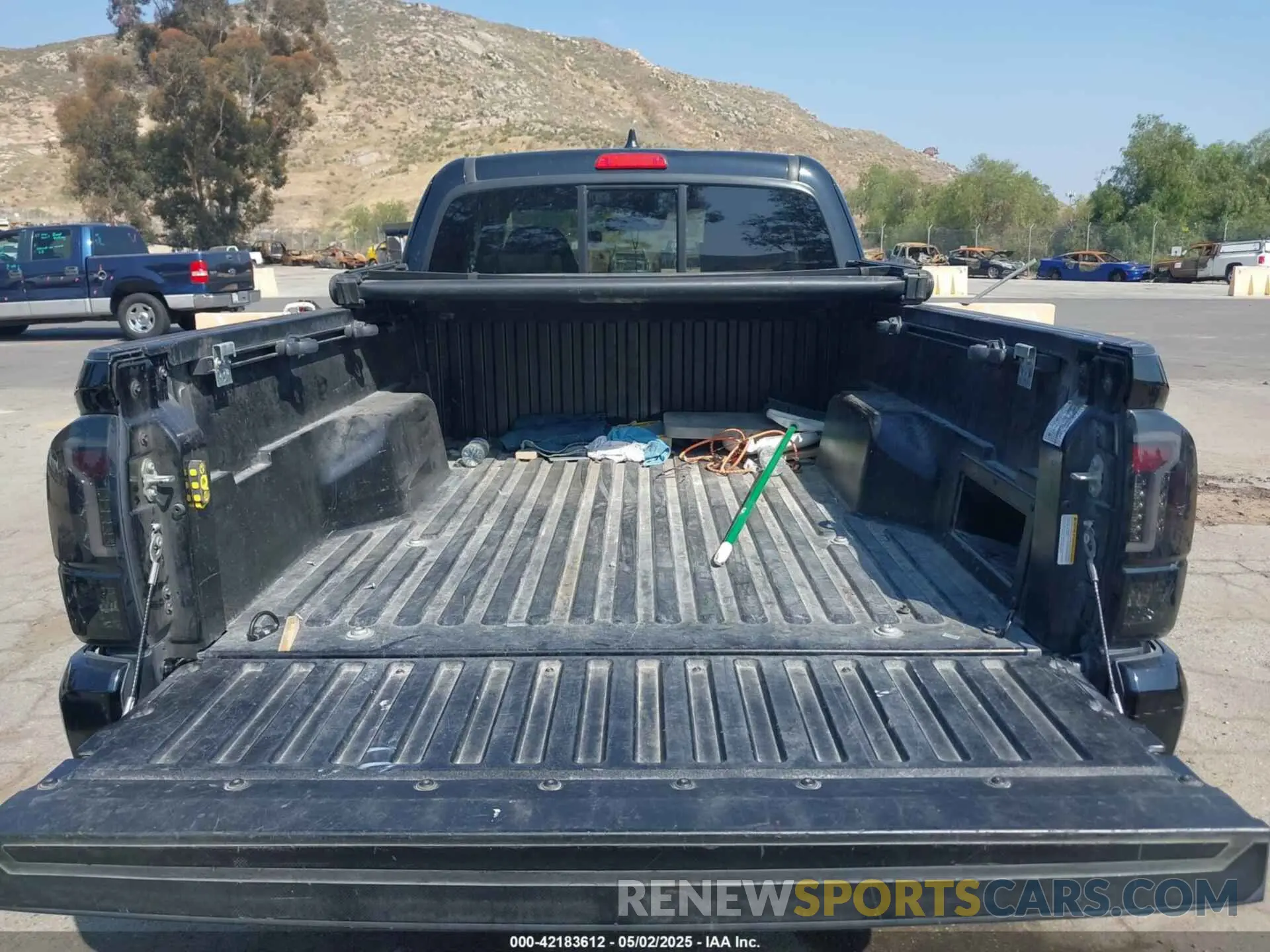 17 Photograph of a damaged car 3TYRX5GN6LT001581 TOYOTA TACOMA 2020