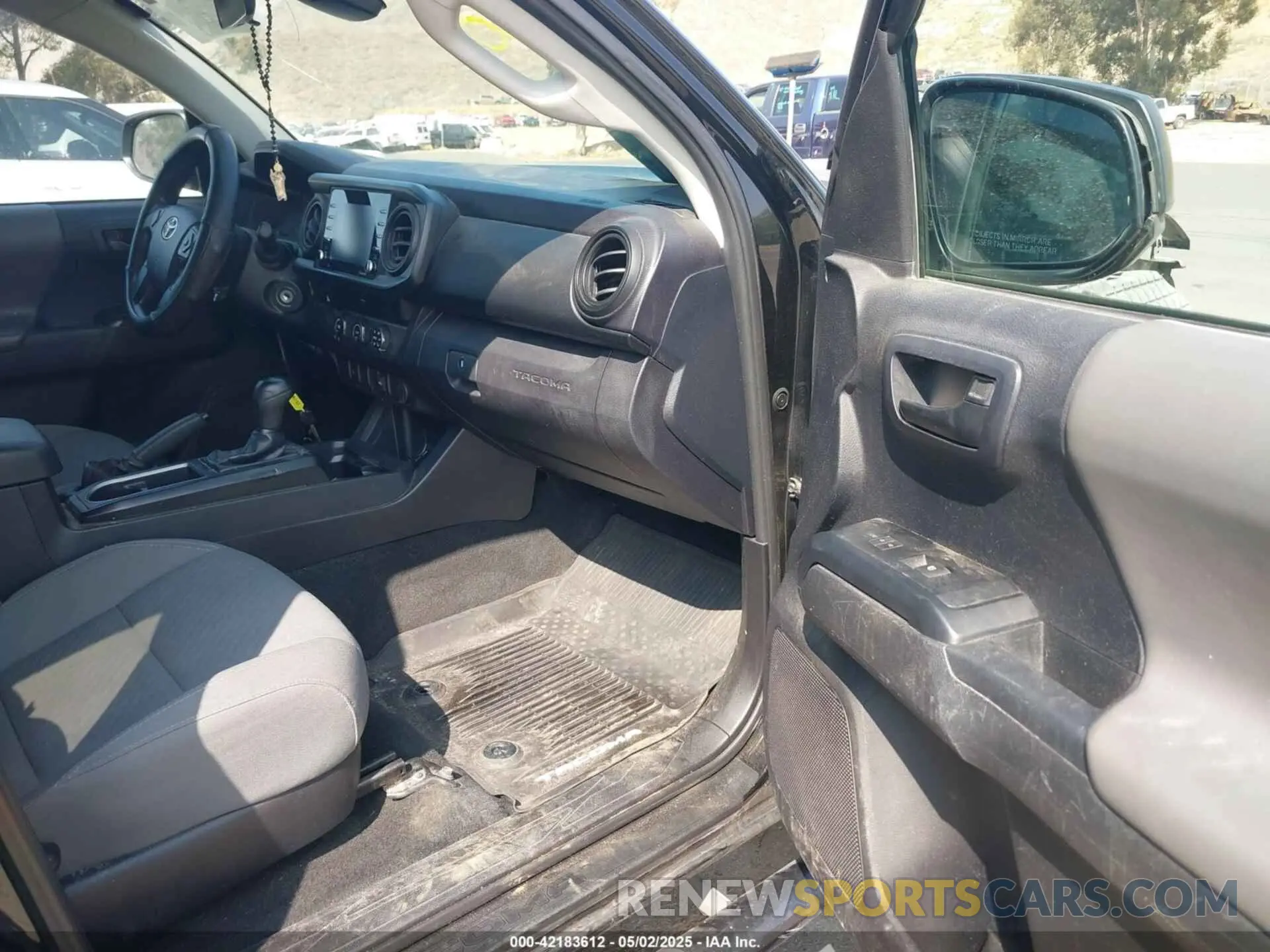 5 Photograph of a damaged car 3TYRX5GN6LT001581 TOYOTA TACOMA 2020