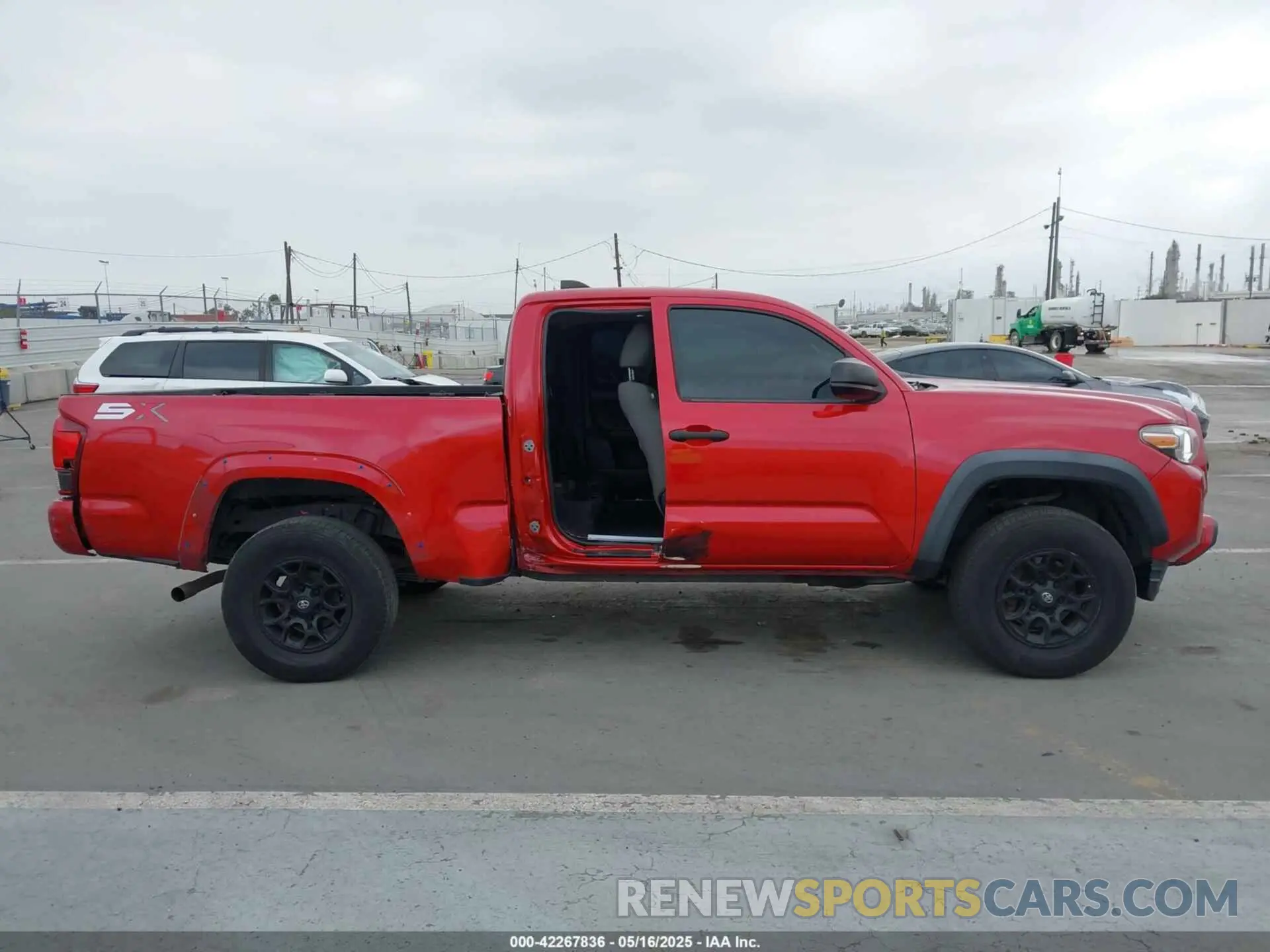 6 Photograph of a damaged car 3TYRX5GNXLT005469 TOYOTA TACOMA 2020