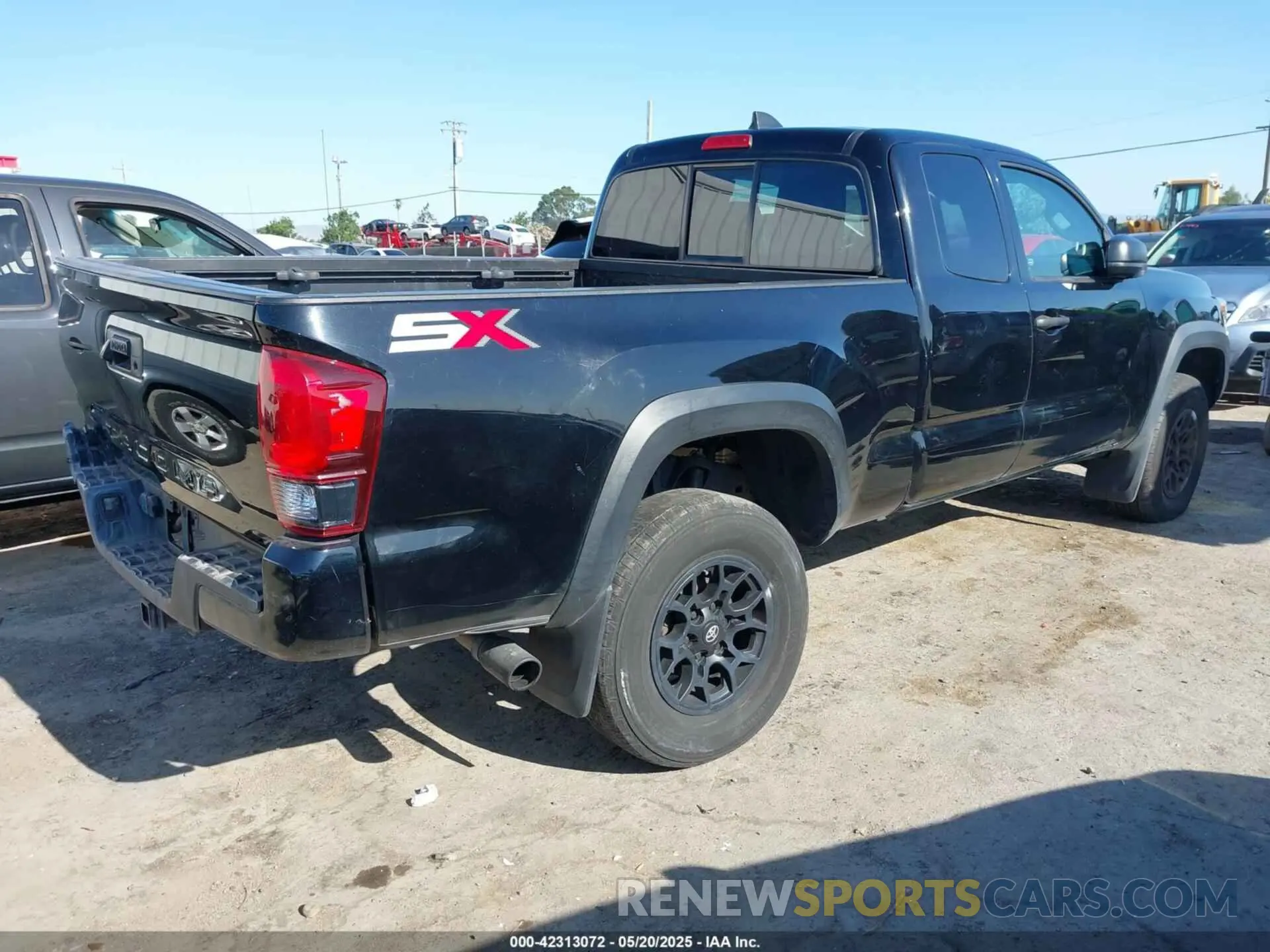4 Photograph of a damaged car 3TYRZ5CN7LT000455 TOYOTA TACOMA 2020