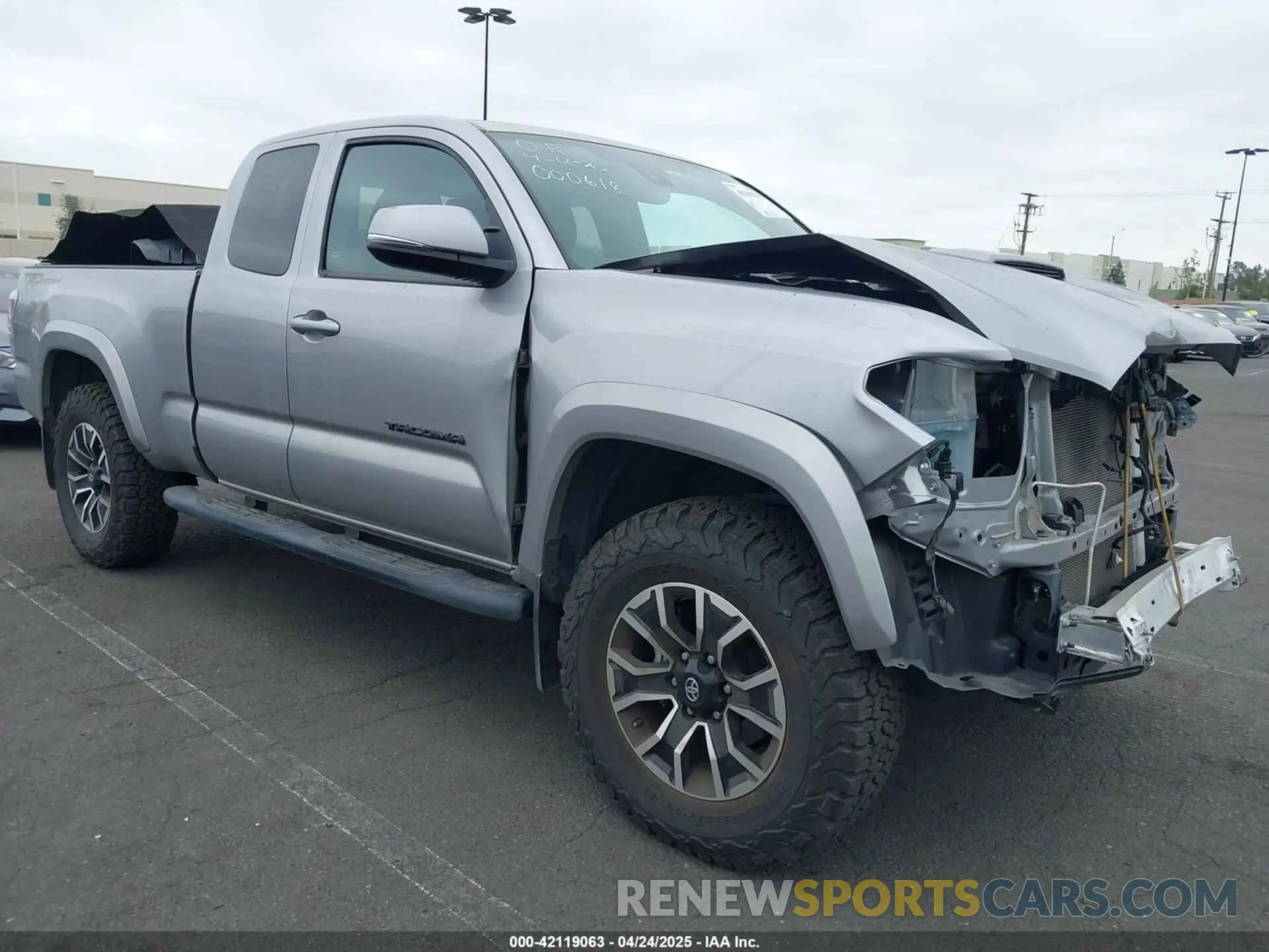 1 Photograph of a damaged car 3TYRZ5CN9LT000618 TOYOTA TACOMA 2020