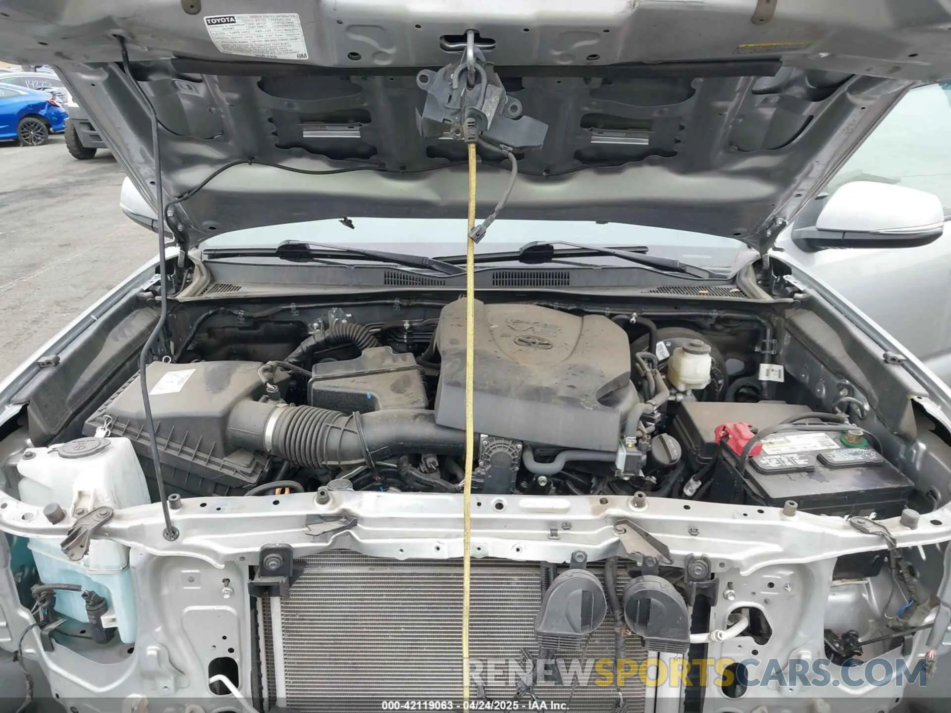 10 Photograph of a damaged car 3TYRZ5CN9LT000618 TOYOTA TACOMA 2020