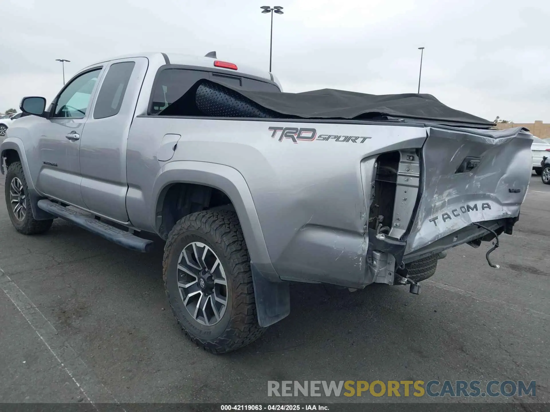 3 Photograph of a damaged car 3TYRZ5CN9LT000618 TOYOTA TACOMA 2020
