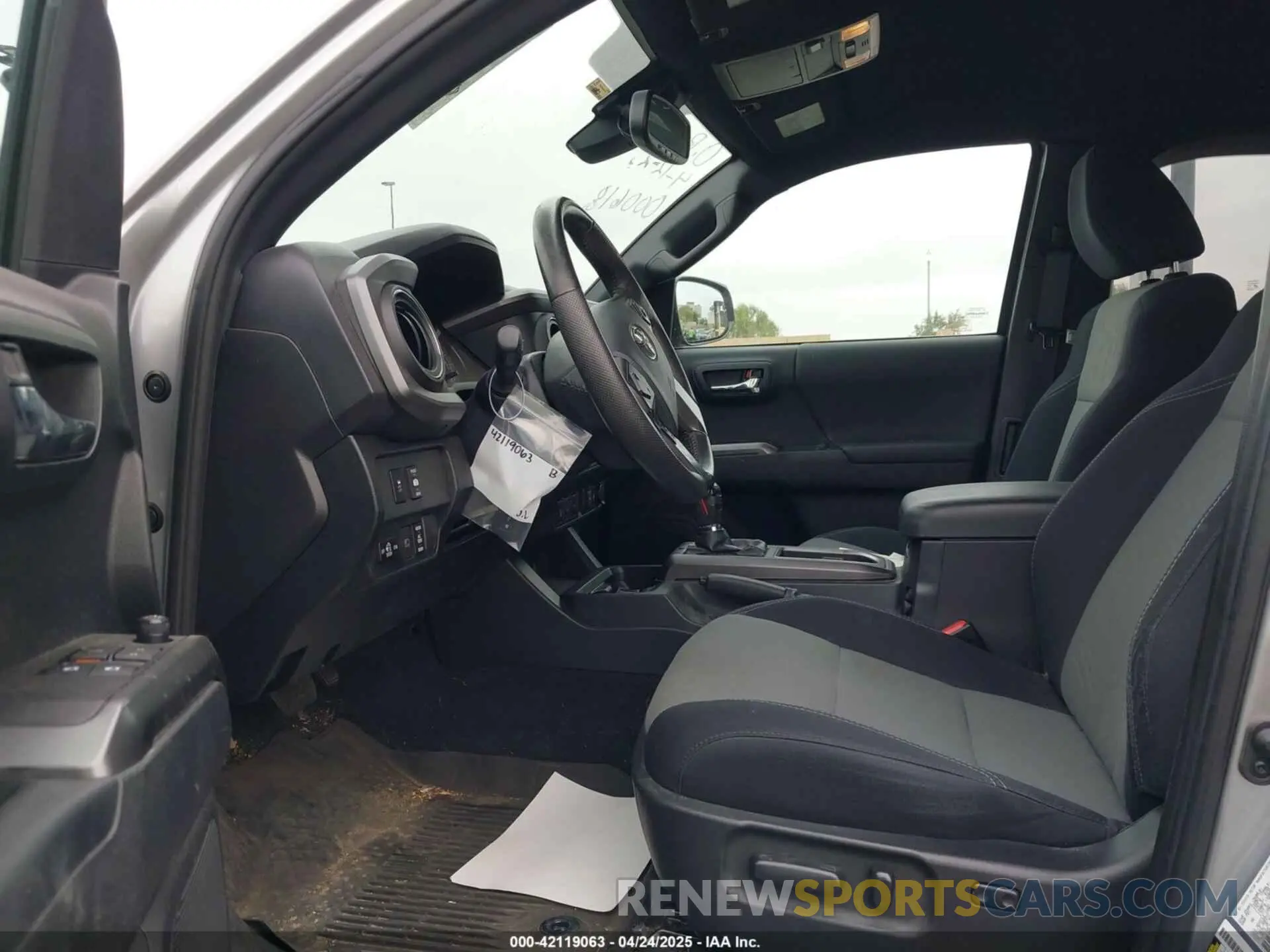 5 Photograph of a damaged car 3TYRZ5CN9LT000618 TOYOTA TACOMA 2020