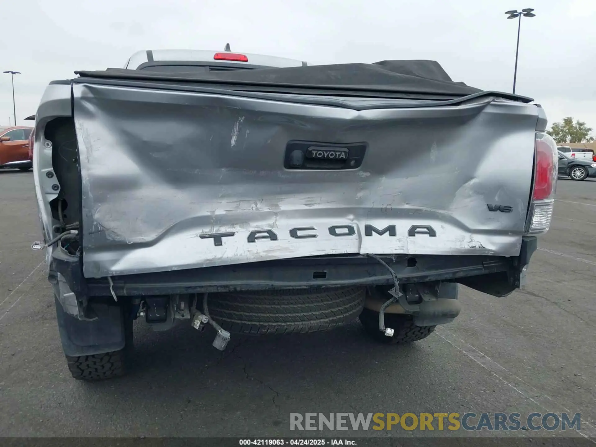 6 Photograph of a damaged car 3TYRZ5CN9LT000618 TOYOTA TACOMA 2020